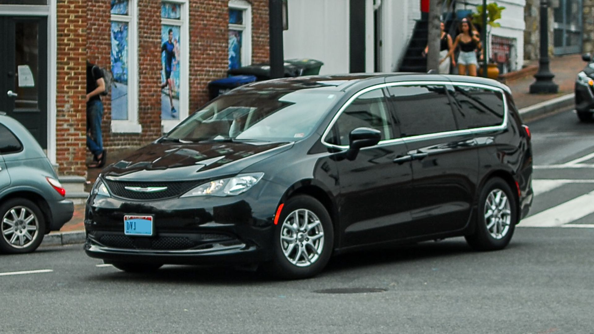 File:Chrysler Voyager (RU) Washington DC Metro Area, USA.jpg
