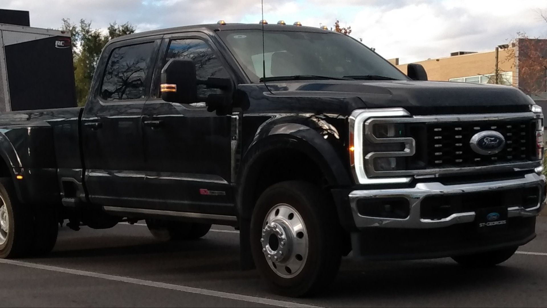File:2023 Ford F 450 Super Duty Crew Cab.jpg