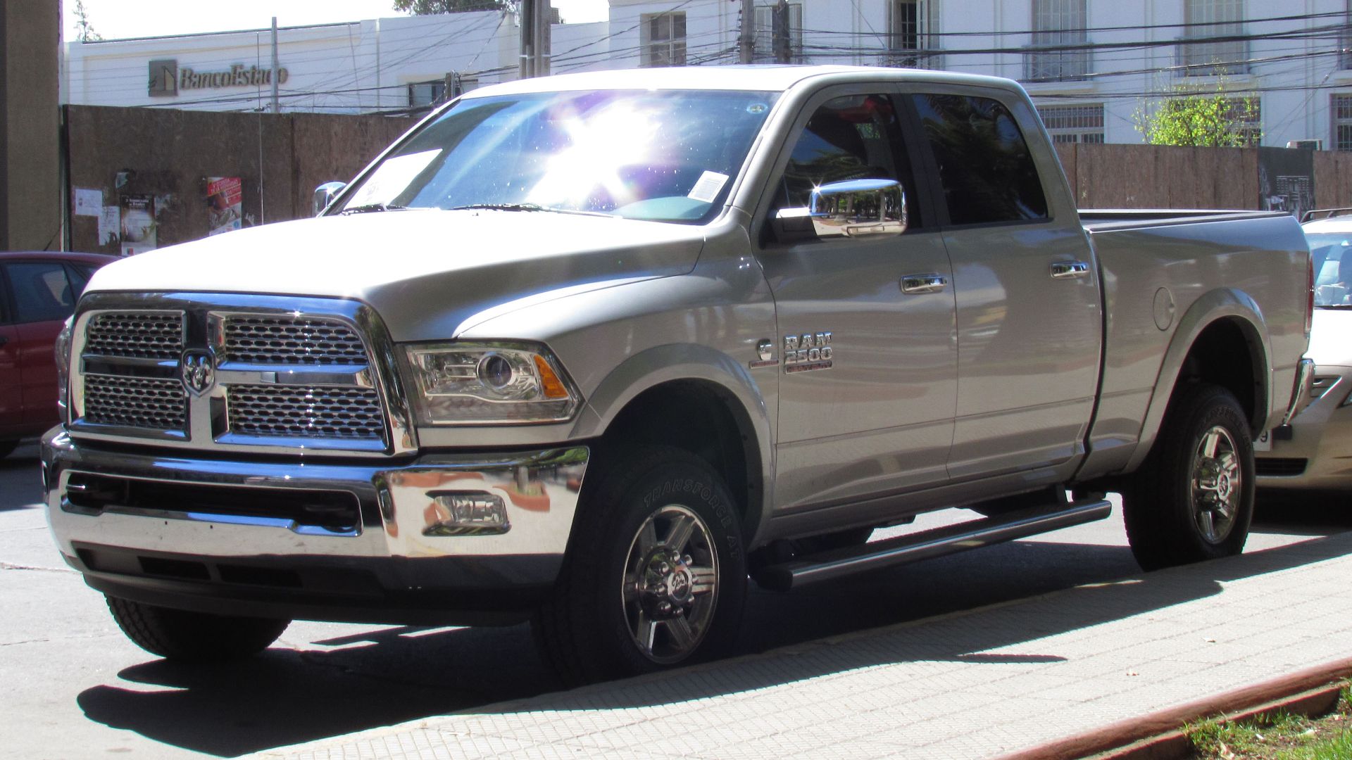 File:Ram 2500 Laramie Heavy Duty Quad Cab 2014 (10093419036).jpg