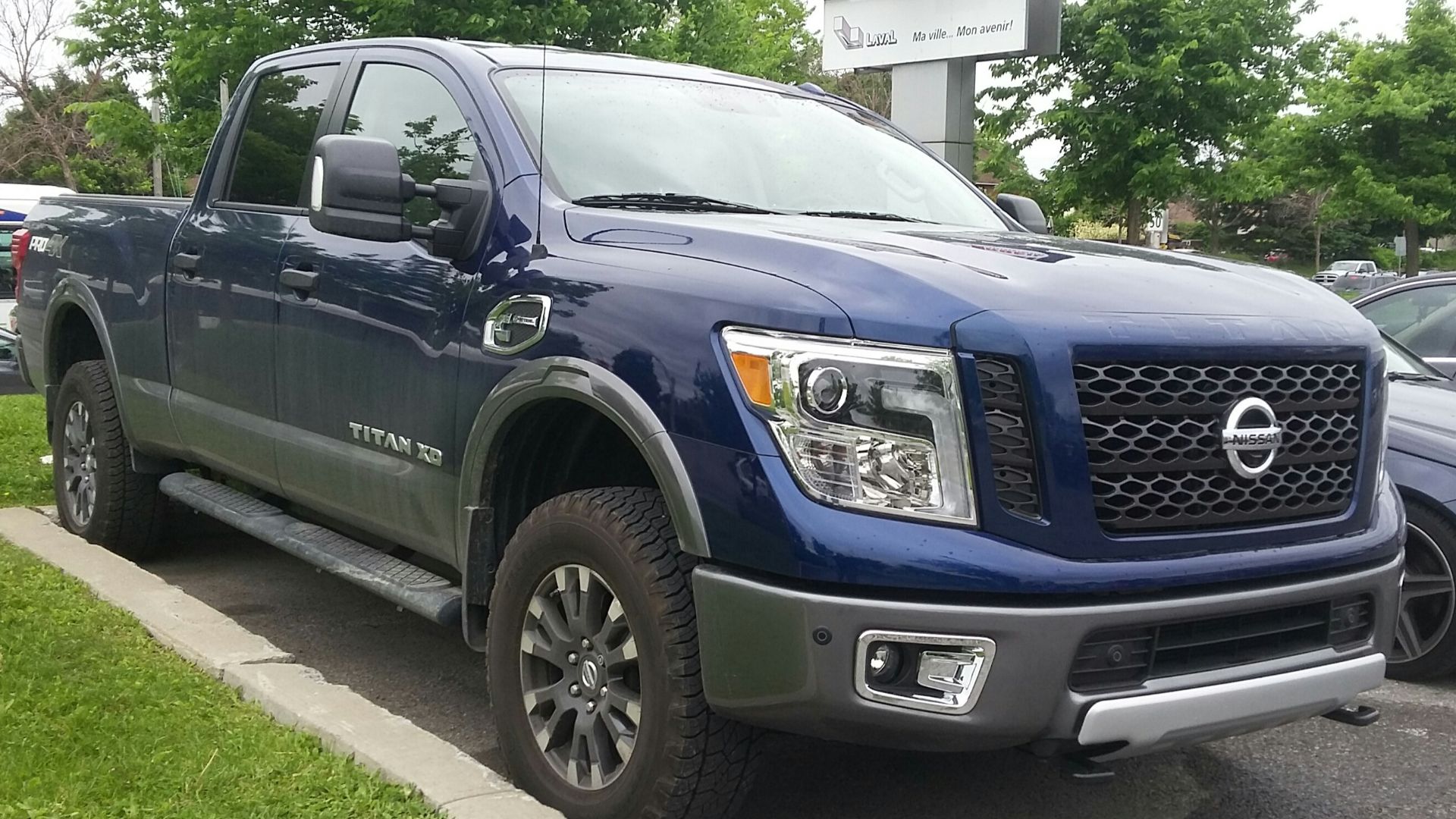 File:Nissan Titan XD '16.jpg