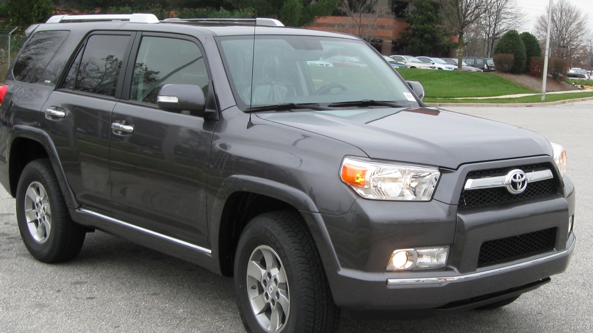 File:2010 Toyota 4Runner SR5 -- 11-23-2009.jpg