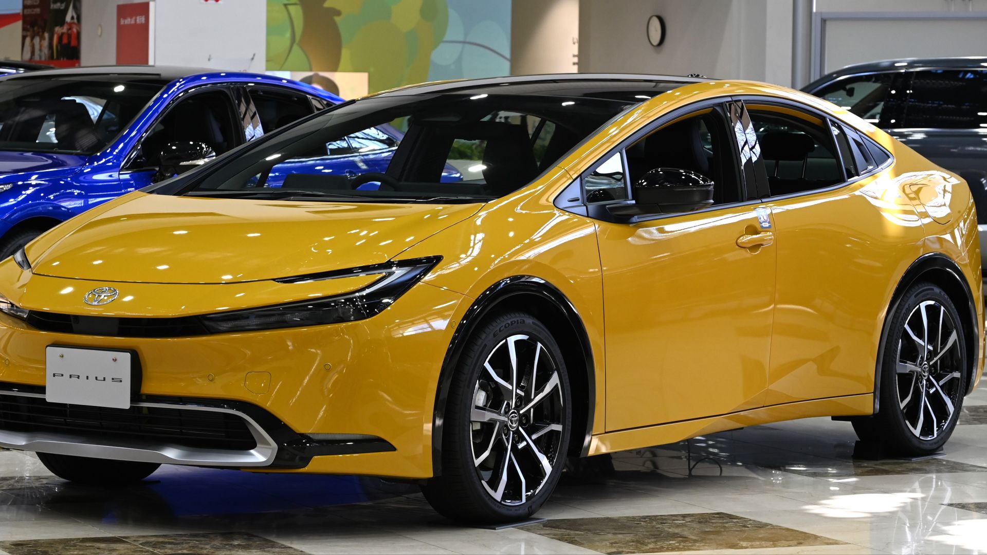 File:2023 Toyota Prius Z PHEV.jpg