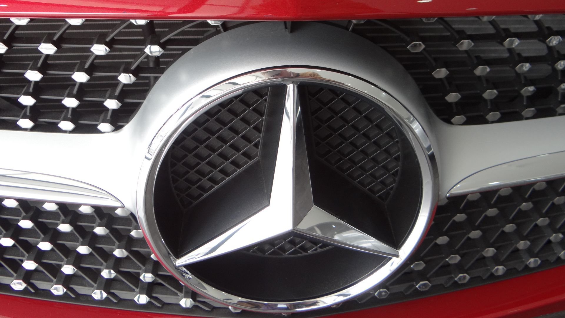File:(Mercedes-Benz, front logo, Photo by David Adam Kess) red (Mercedes-Benz Photography by David Adam Kess).jpg