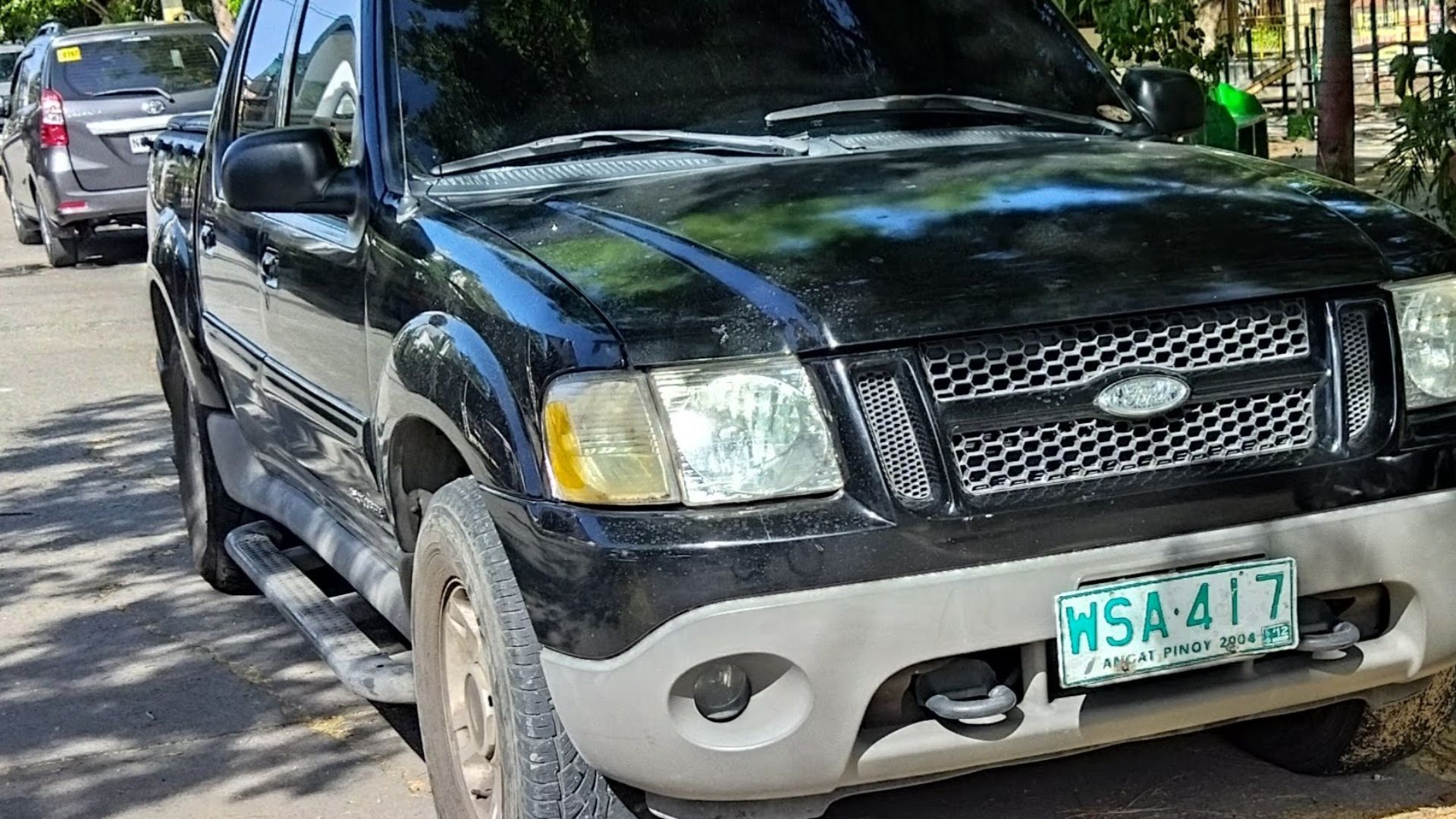 File:'01 Ford Explorer Sport Trac (PH) (front).jpg