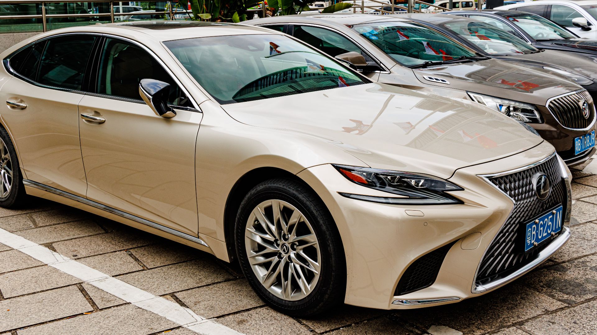 File:LEXUS LS 350 (9).jpg