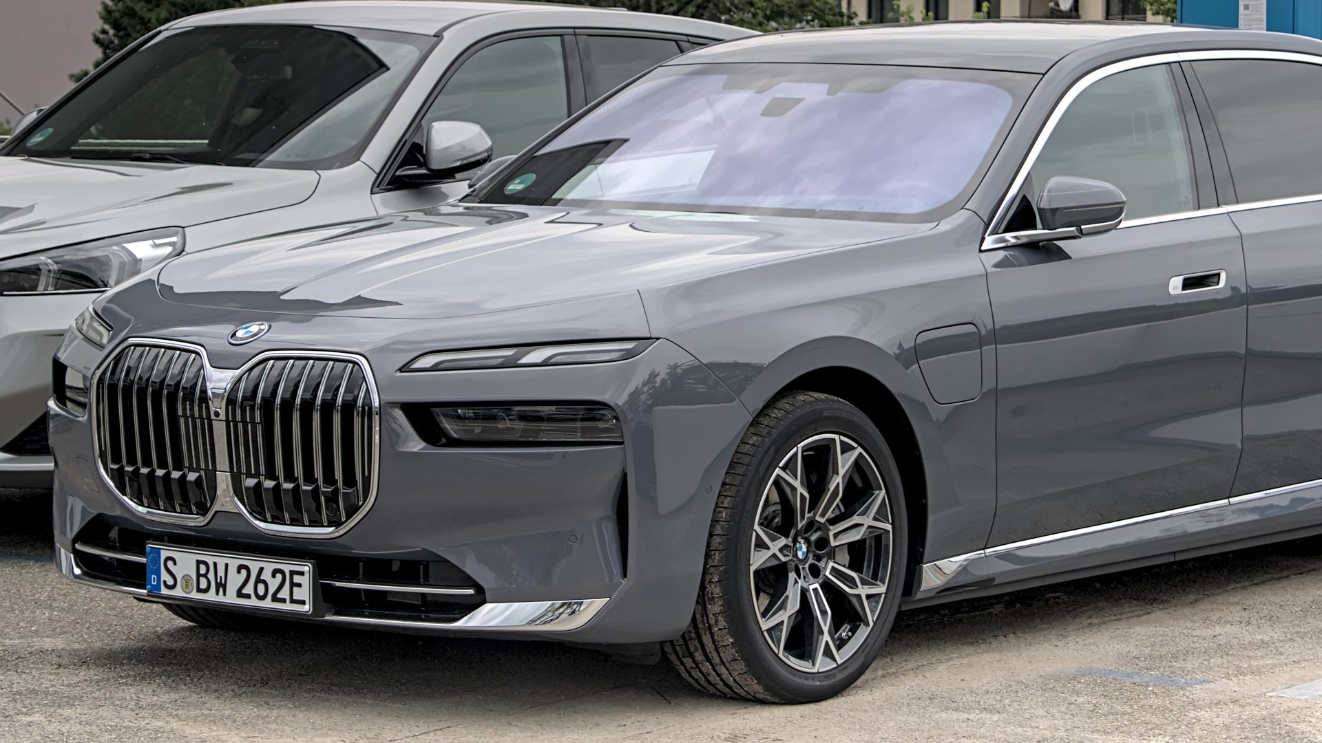 File:BMW 7-Series (G70) 750e IMG 9358.jpg