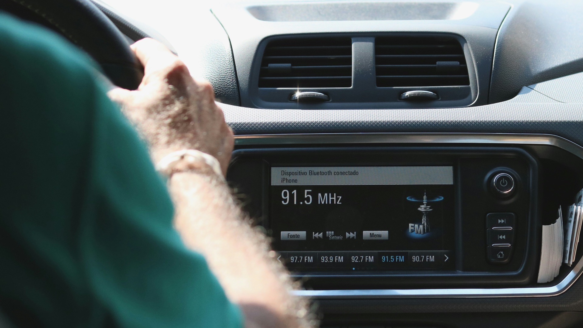 black car stereo turned on at 2 00