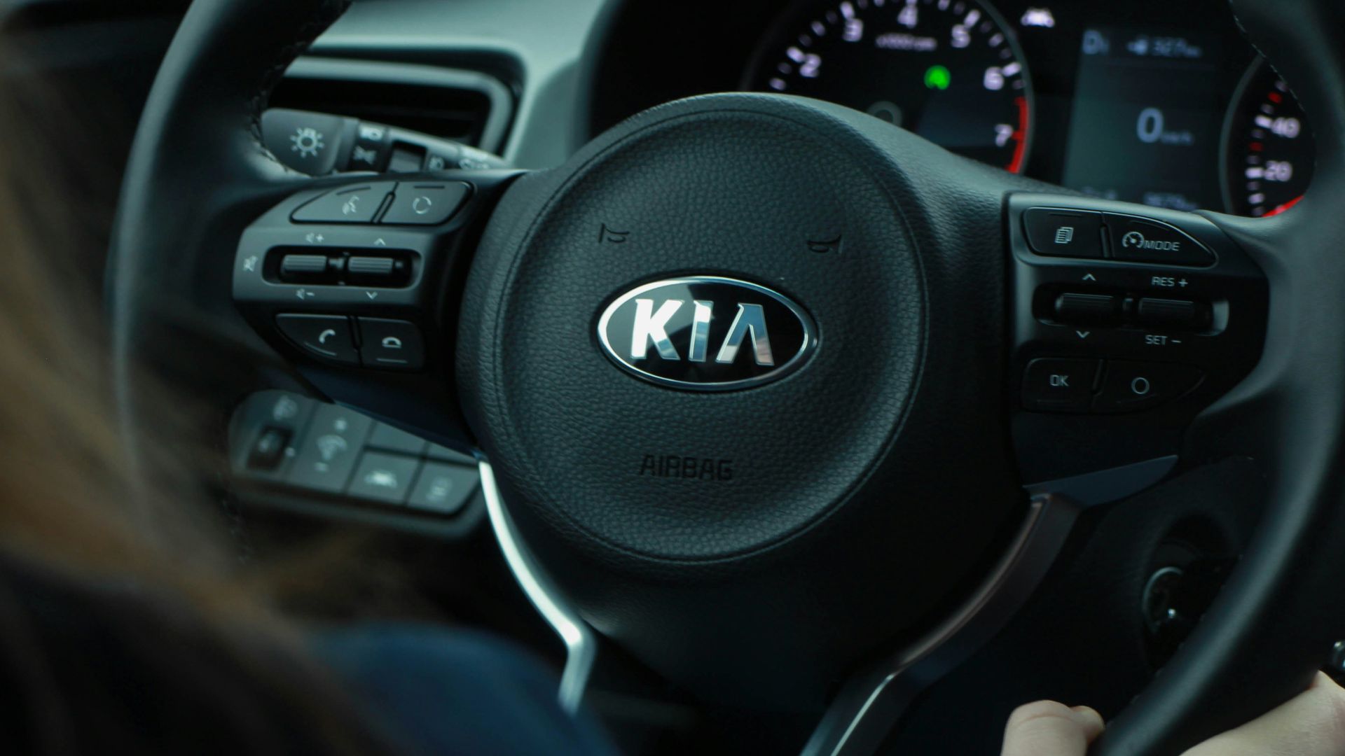 black and gray mercedes benz steering wheel