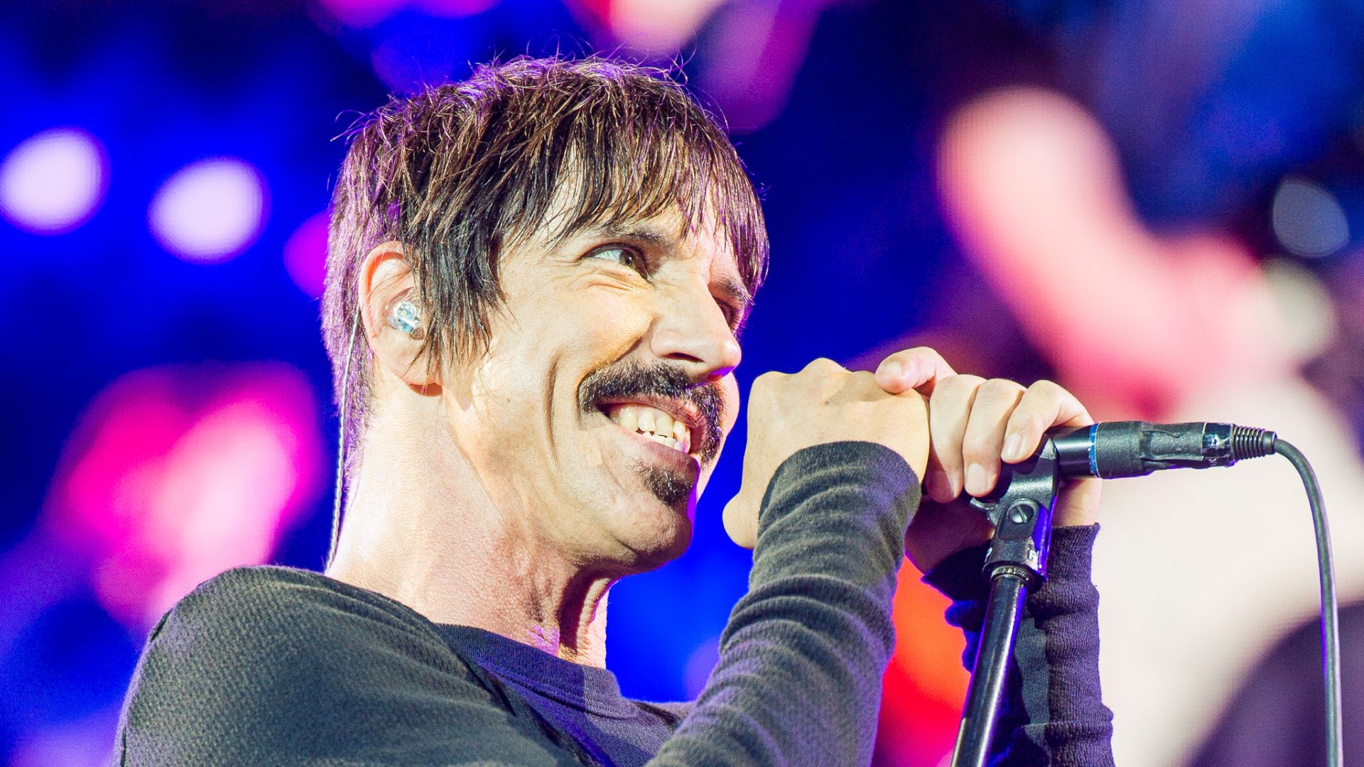 File:2016 RiP Red Hot Chili Peppers - Anthony Kiedis - by 2eight - DSC0349.jpg