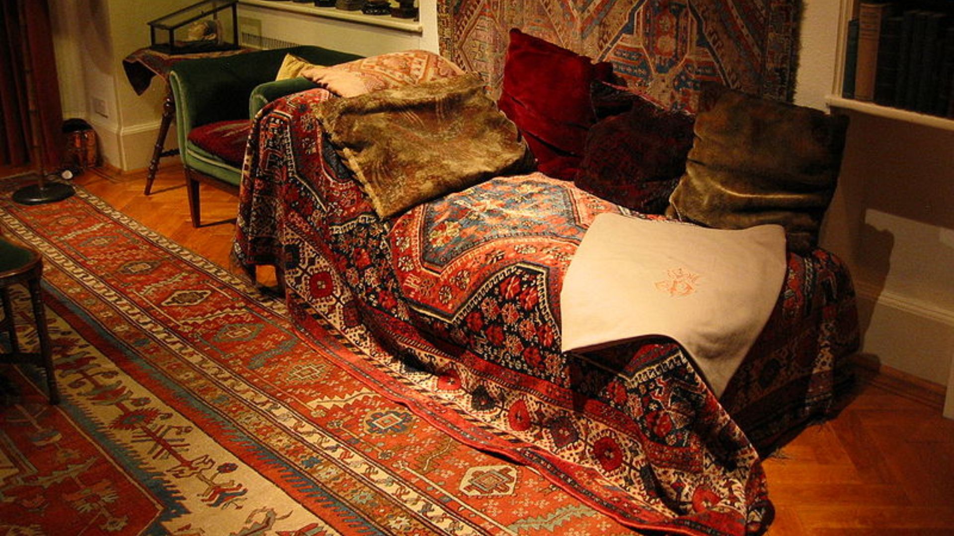 File:FREUD'S SOFA.jpeg