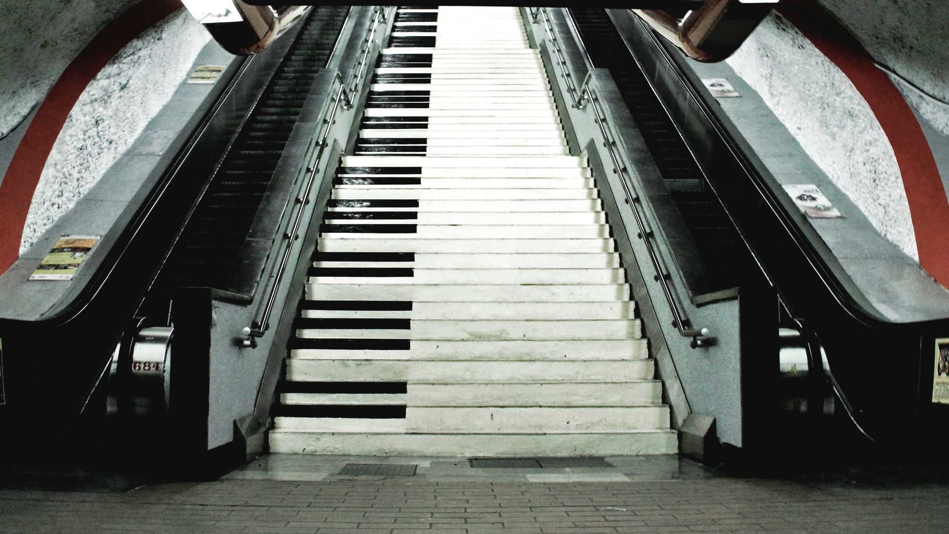 File:Polanco's staircase.jpg