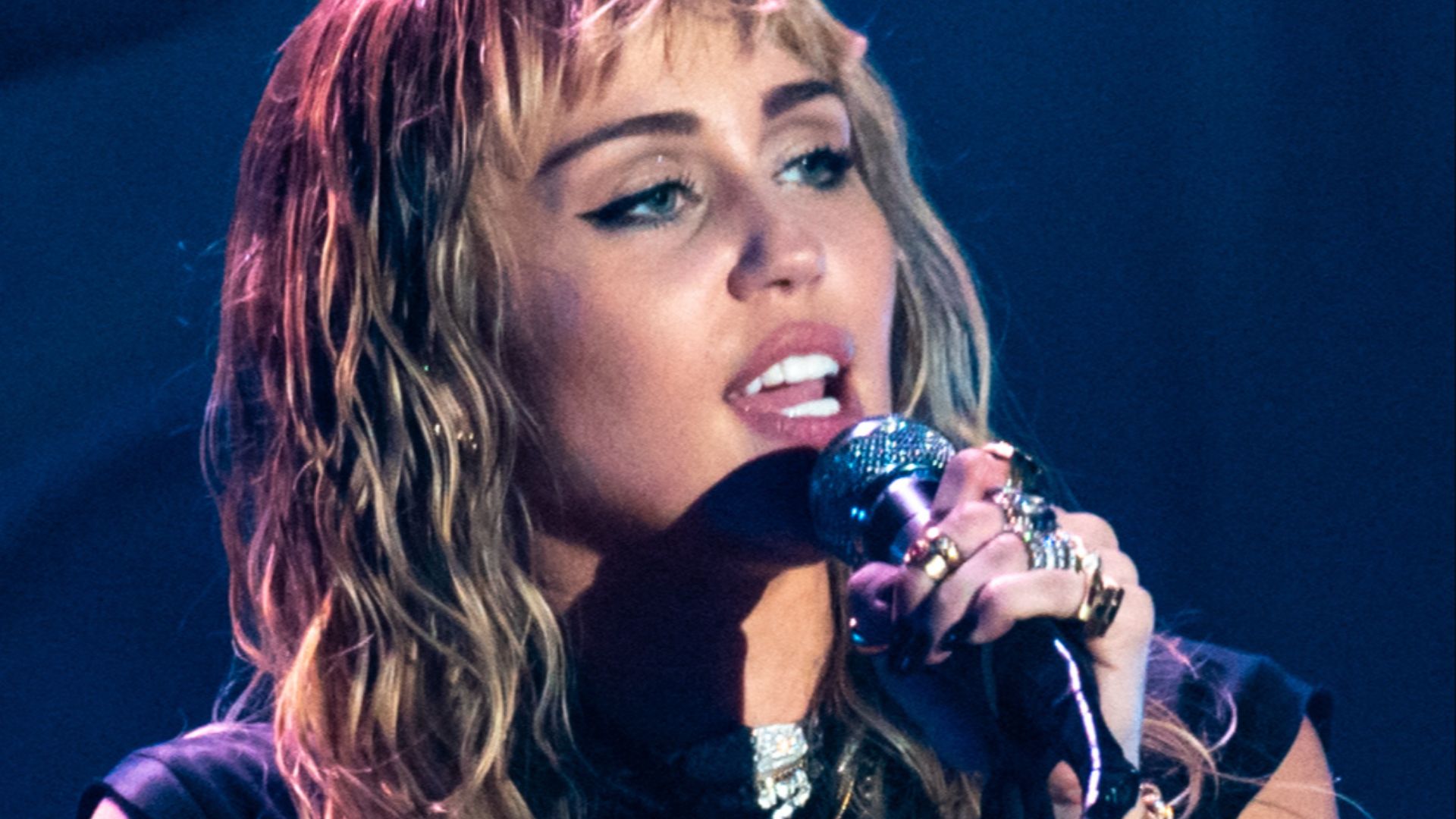 File:Miley Cyrus Primavera19 -226 (48986293772) (cropped).jpg