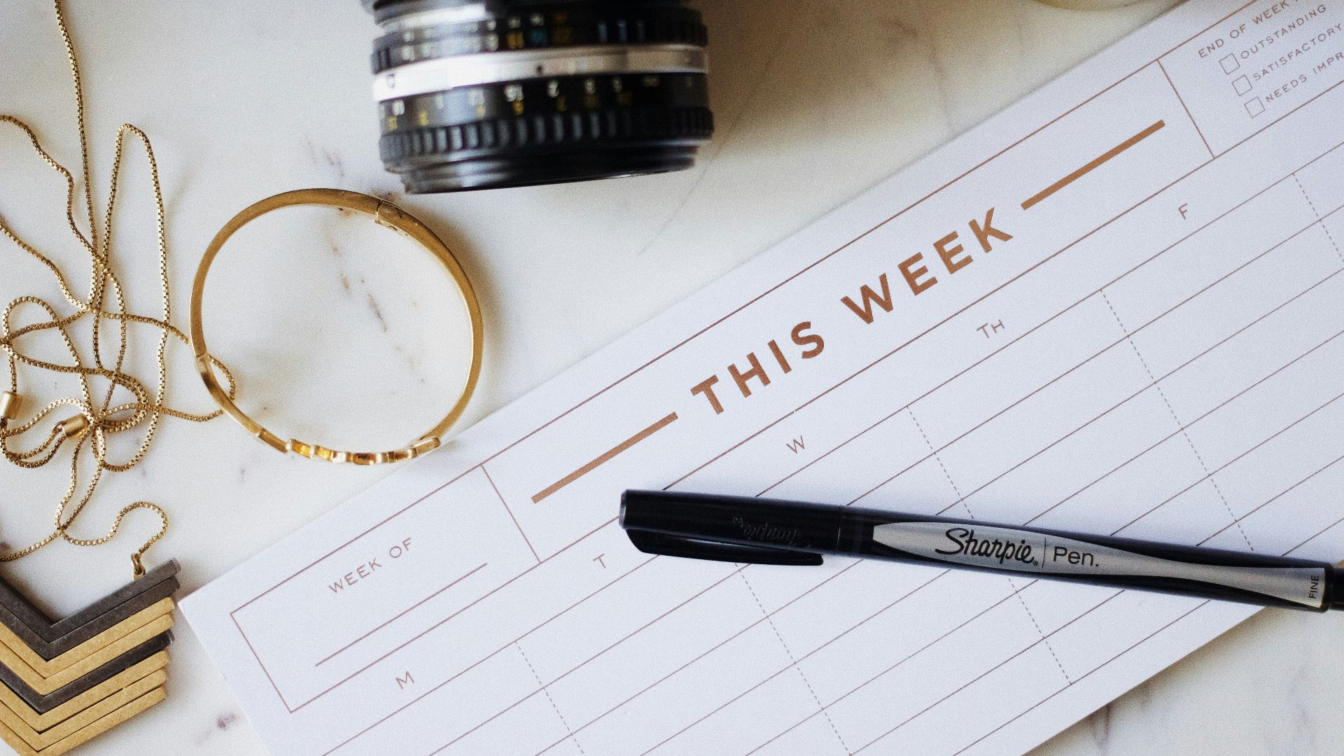 closeup photo of ballpoint pen near camera