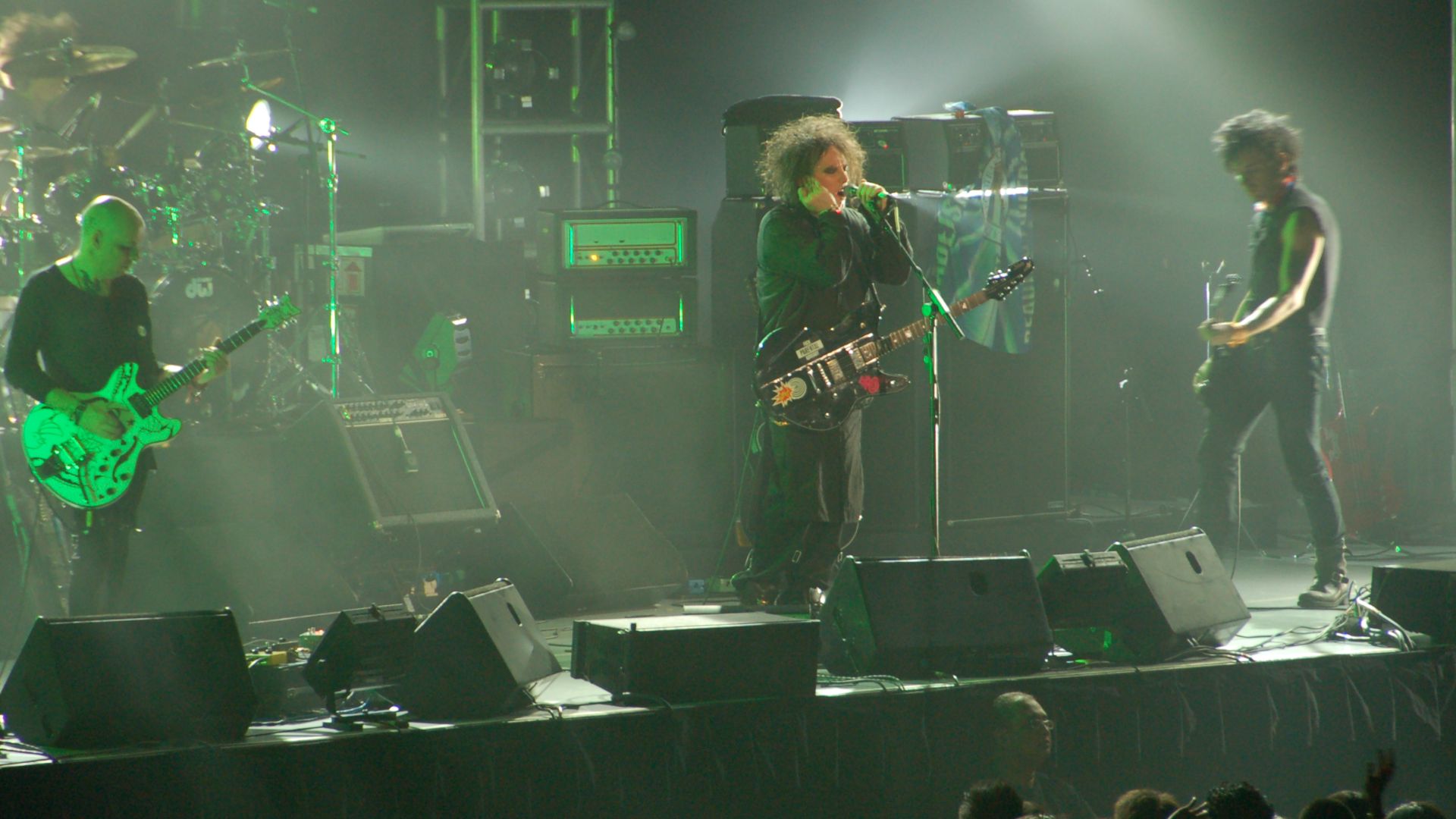 File:The Cure Live in Singapore 2- 1st August 2007.jpg
