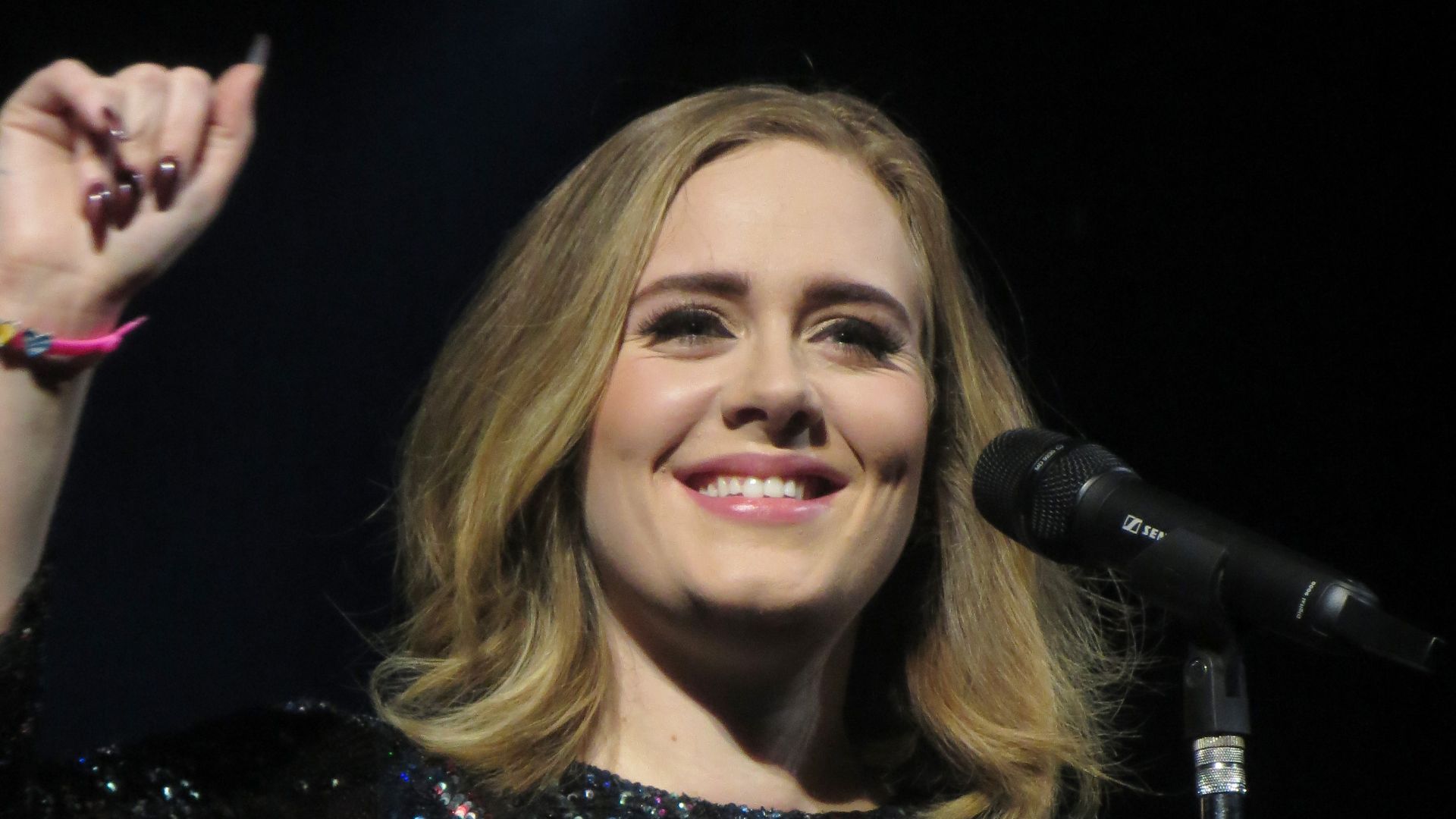 File:Adele - Live 2016, Glasgow SSE Hydro 03.jpg