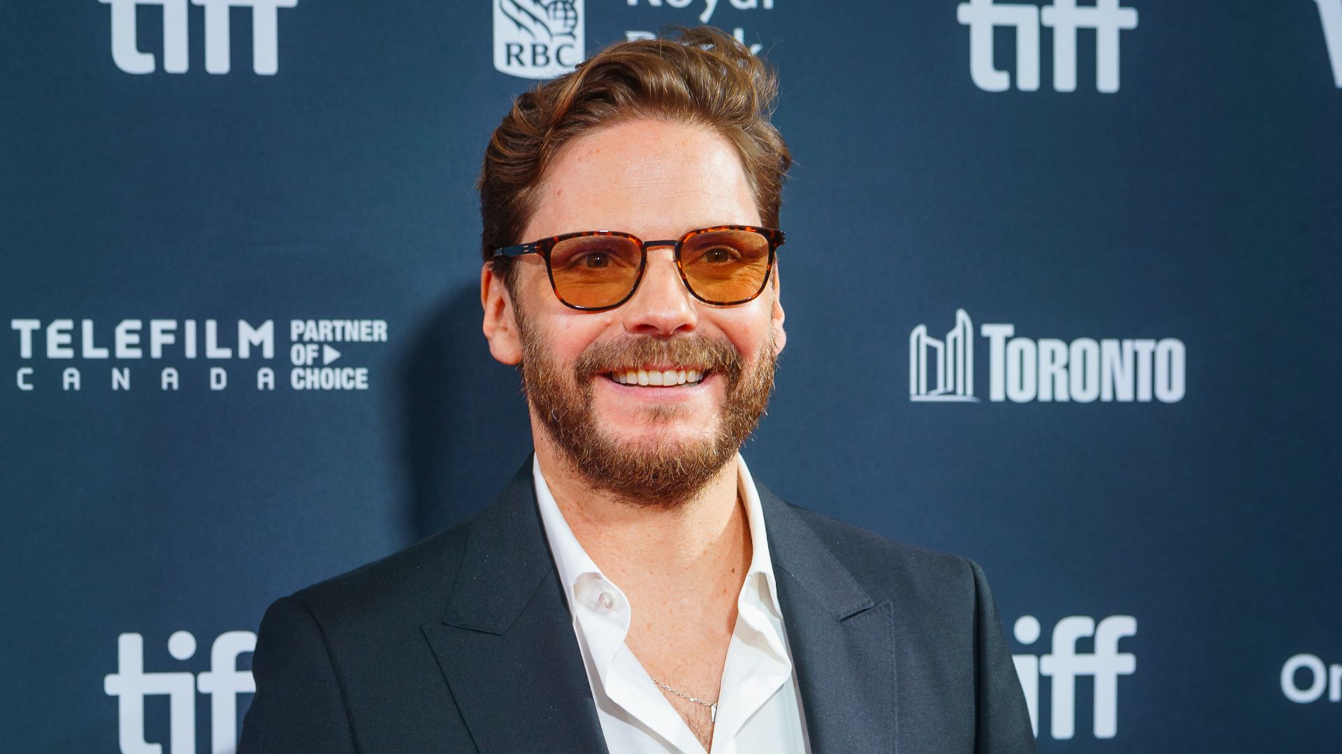 File:Daniel Brühl at the 2024 Toronto International Film Festival 03.jpg