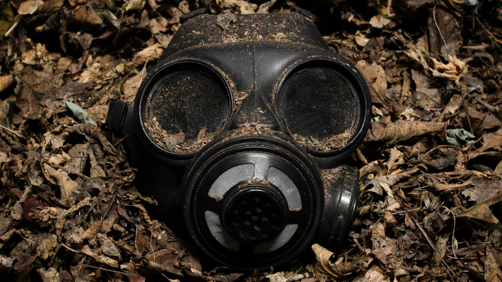 closeup photography of bong mask