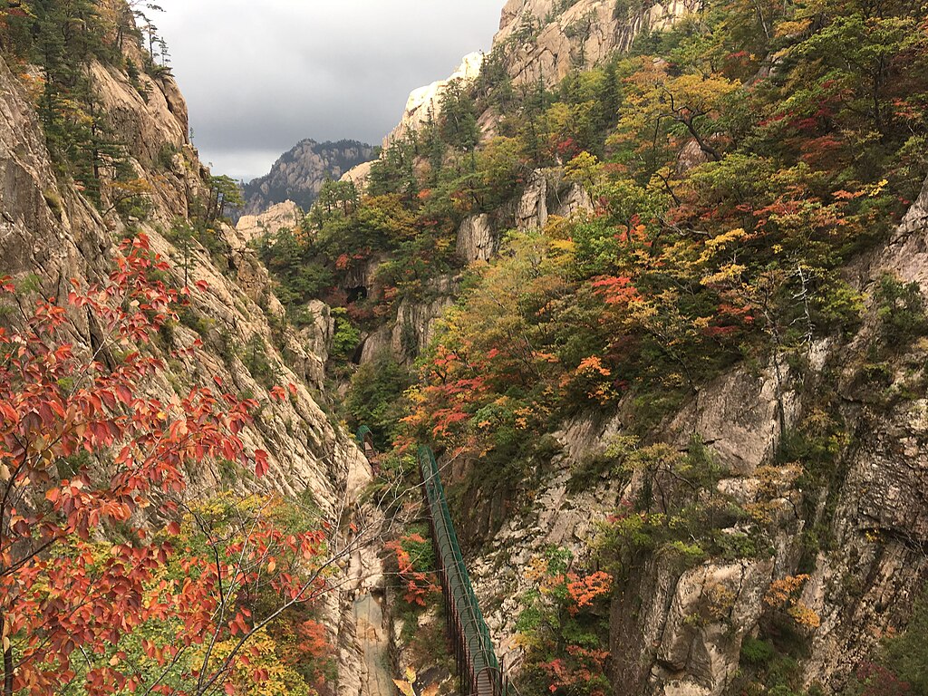 1024Px-Landscape In Seoraksan National Park 2
