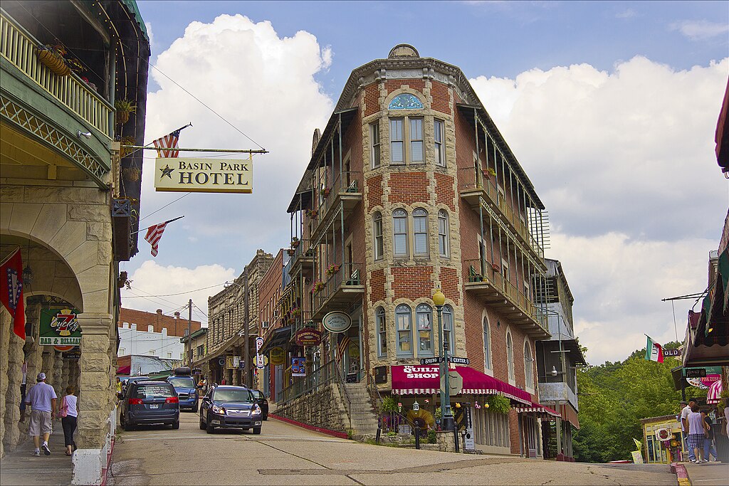 1024Px-Eureka Springs Downtown