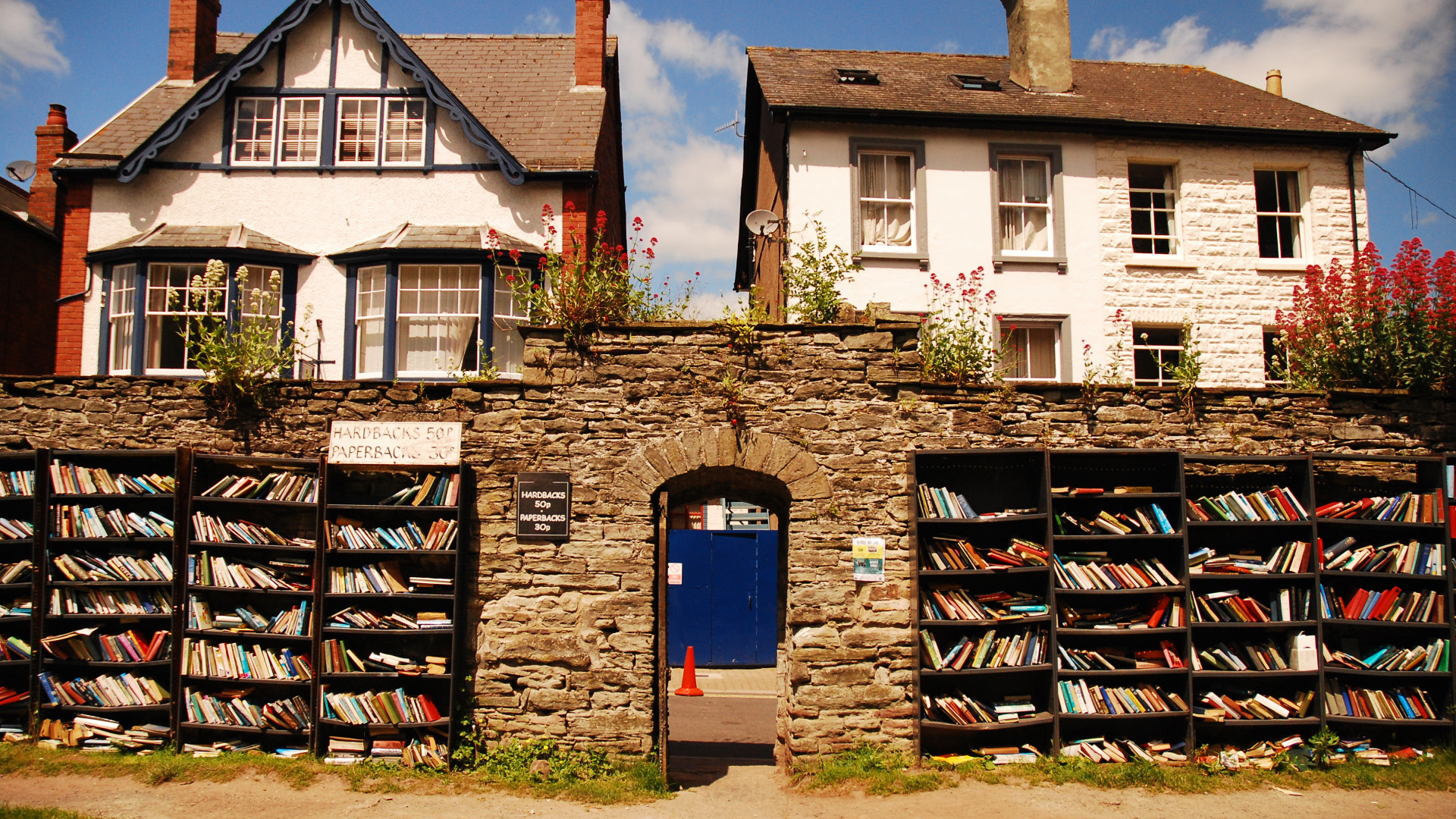 File:Hay on Wye Bookshop2.JPG
