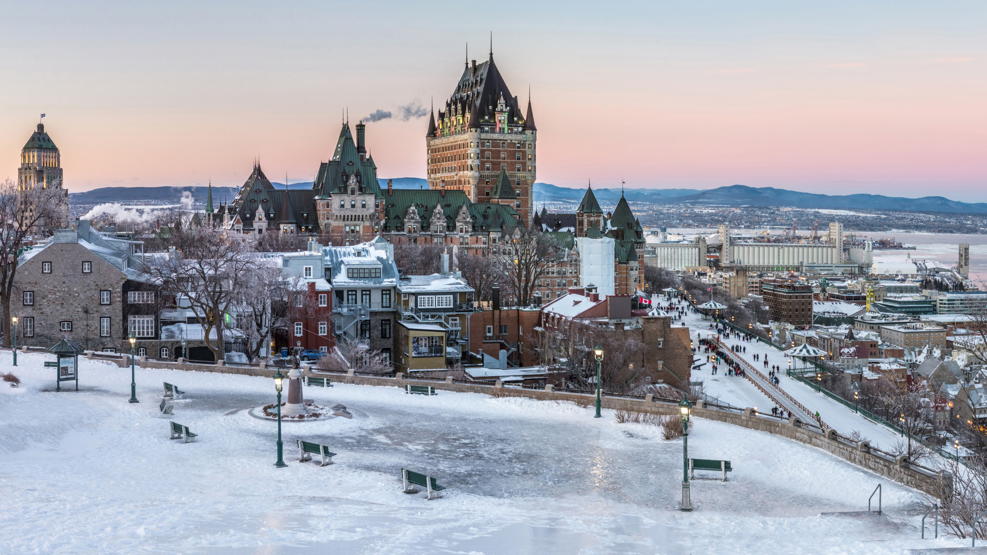 File:Château Frontenac after a freezing rain day in Quebec city.jpg