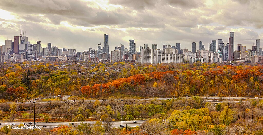 1024Px-Autumn Colours In The Don Valley, Toronto Skyline In The Background - 2018 (45001040215)