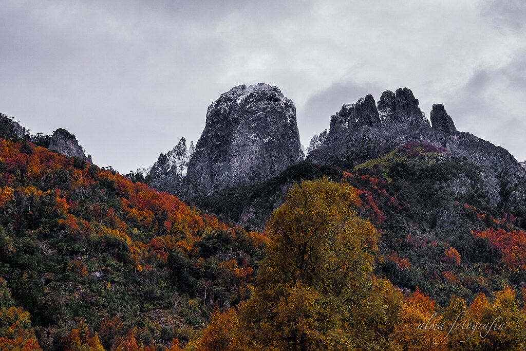 1024Px- Las Peinetas Dressed In Autumn, View From The Road