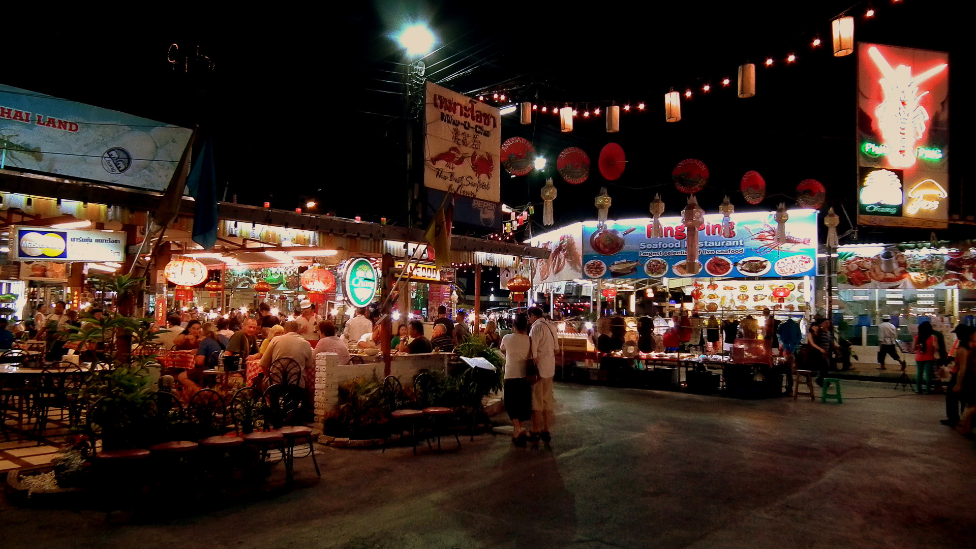 File:CHIANG MAI NIGHT BAZAAR THAILAND FEB 2012 (6869571256).jpg