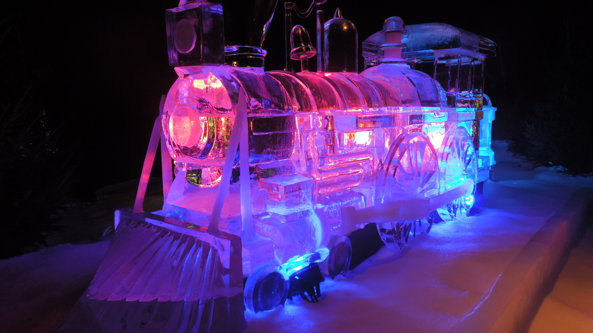 File:Ice Sculpture Train.JPG