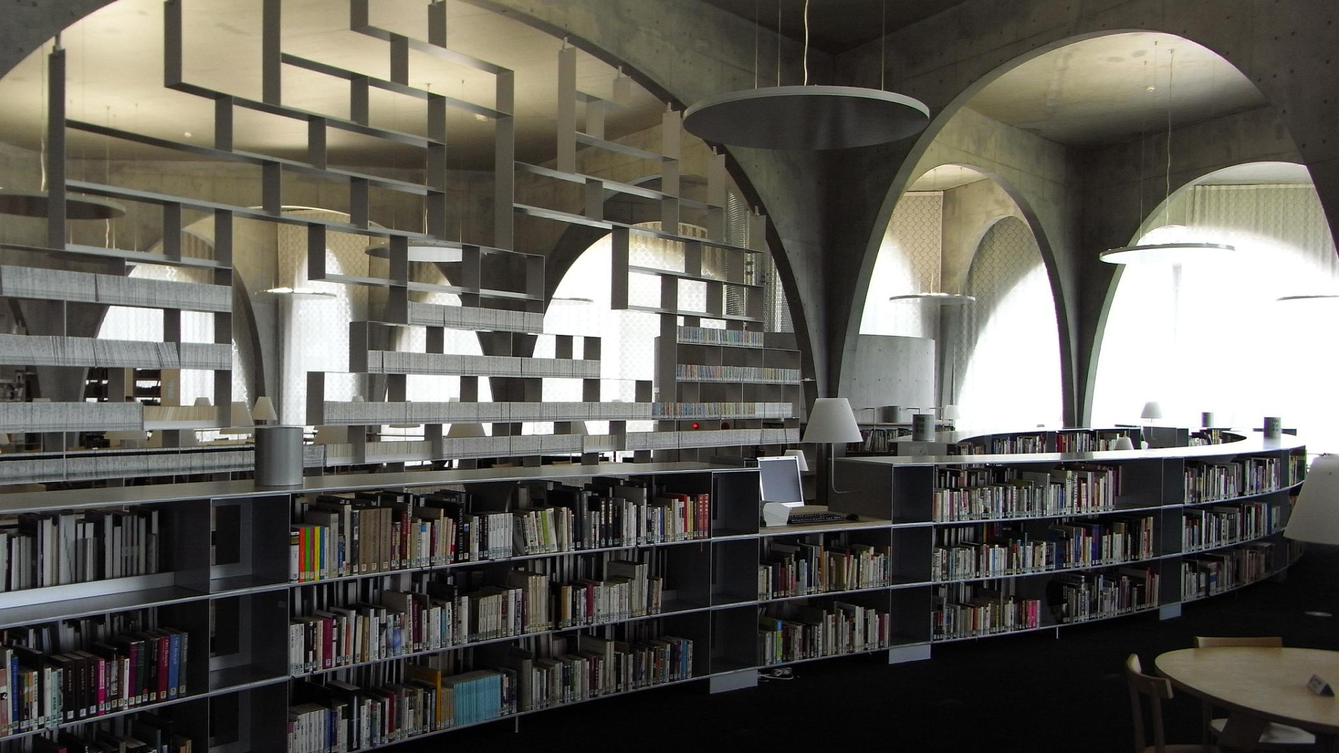 File:多摩美術大学図書館 - flickr 2677847982 9c9dcde85b o.jpg