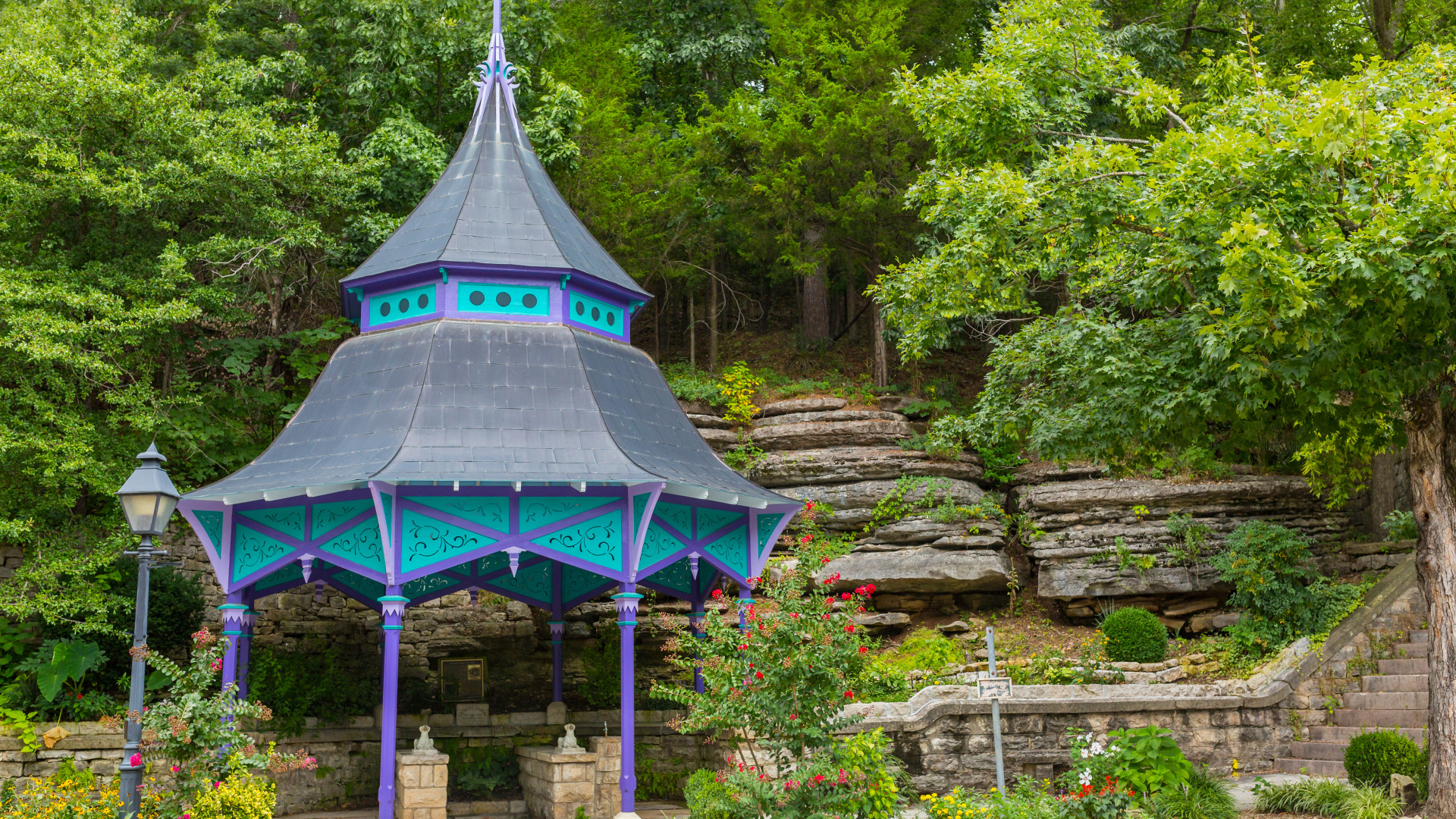 File:Cresent Spring, one of the many springs Eureka Springs, Arkansas was founded on.jpg