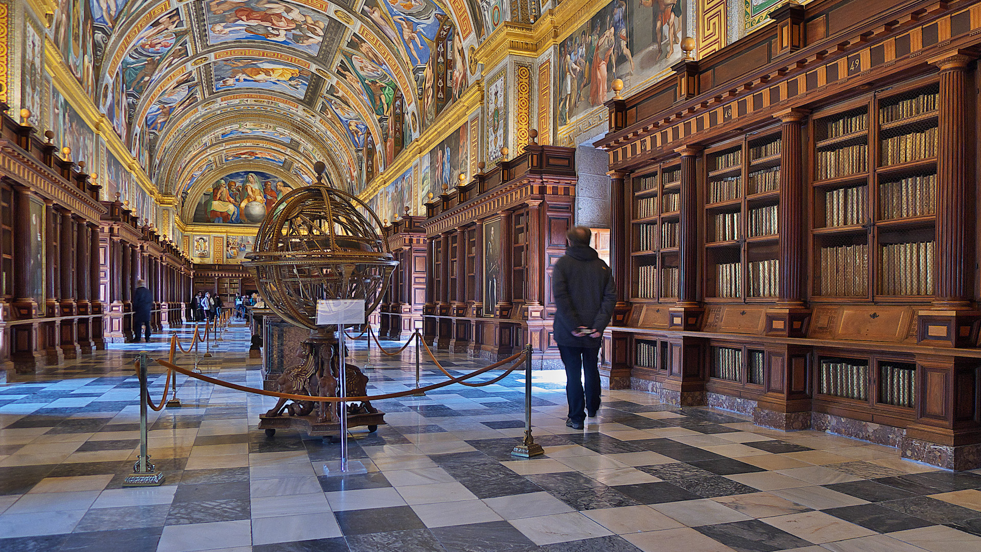 File:Real Biblioteca de San Lorenzo de El Escorial. Salón principal.jpg