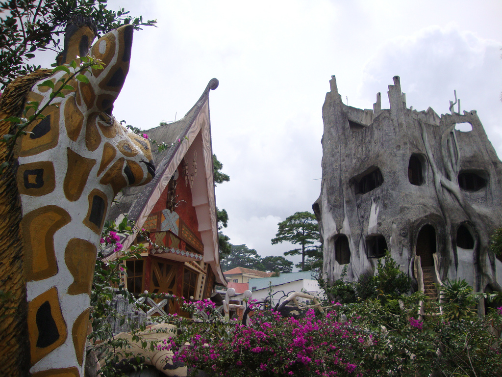 File:Hang Nga guesthouse 02.jpg