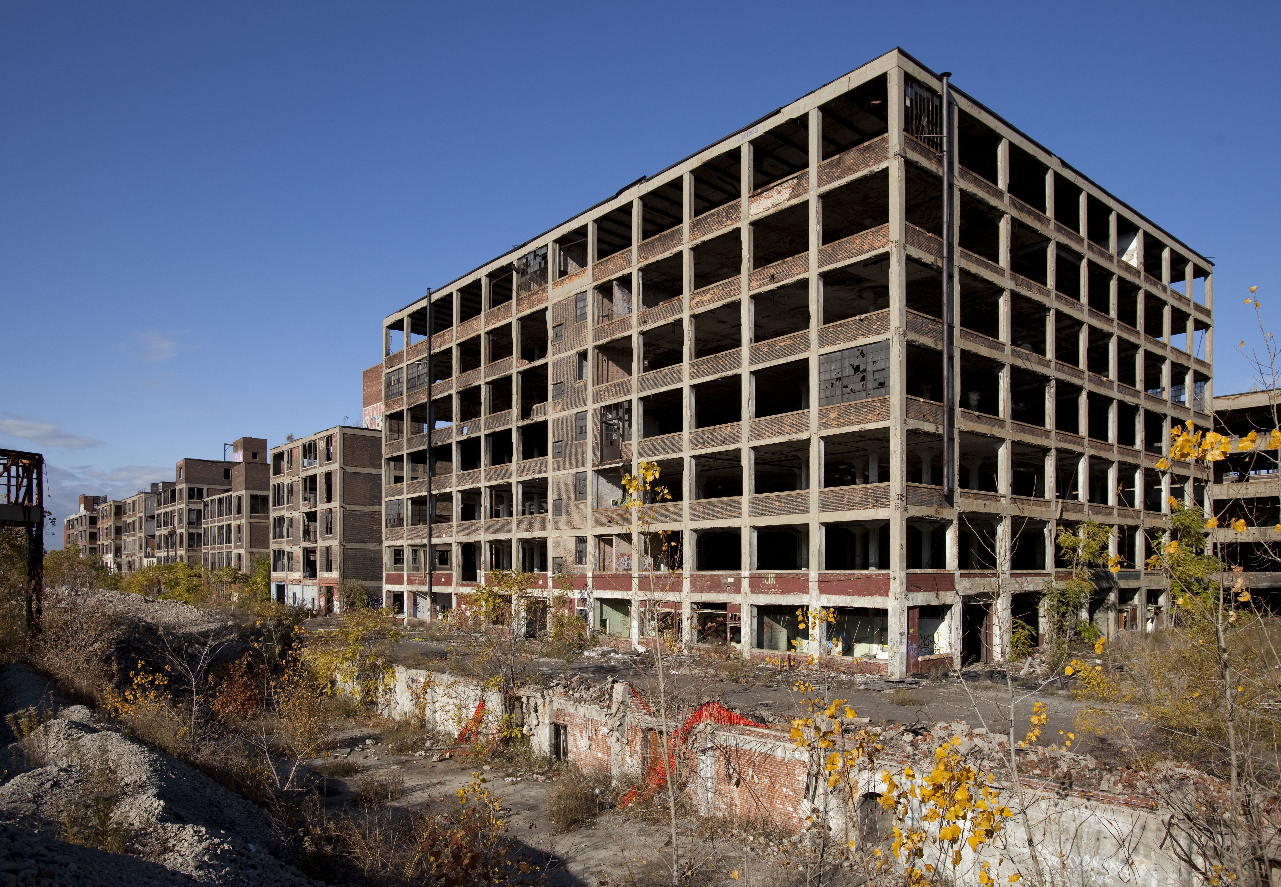 File:Abandoned Packard Automobile Factory Detroit 200.jpg