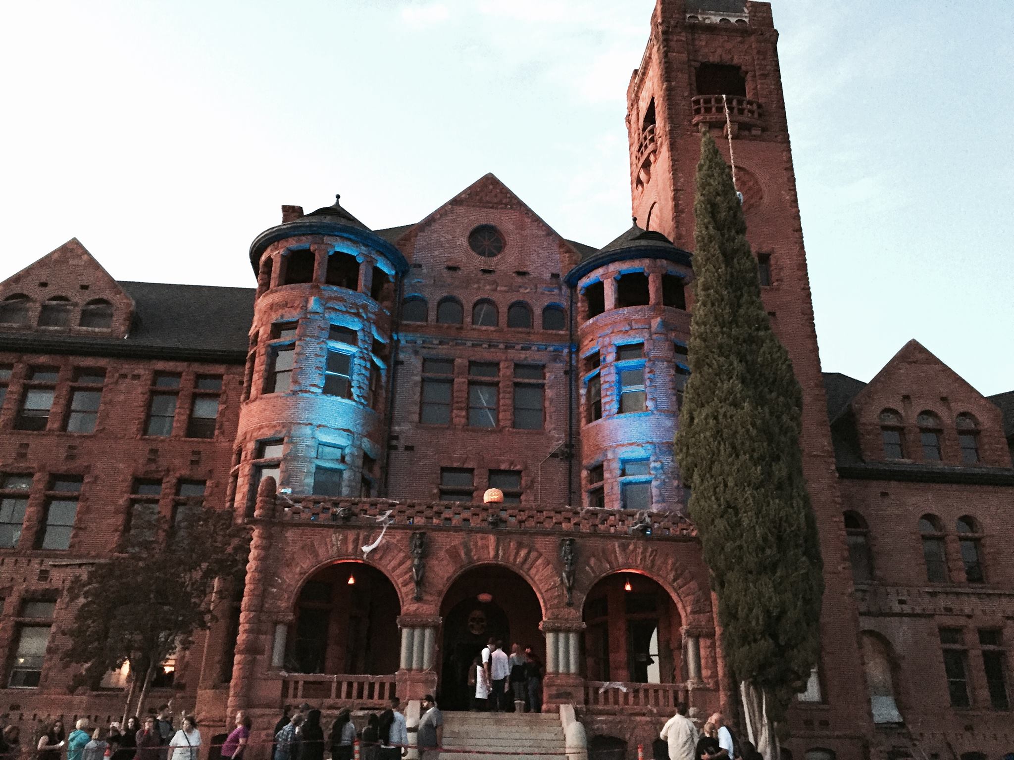 File:Preston Castle ready for Halloween.jpg