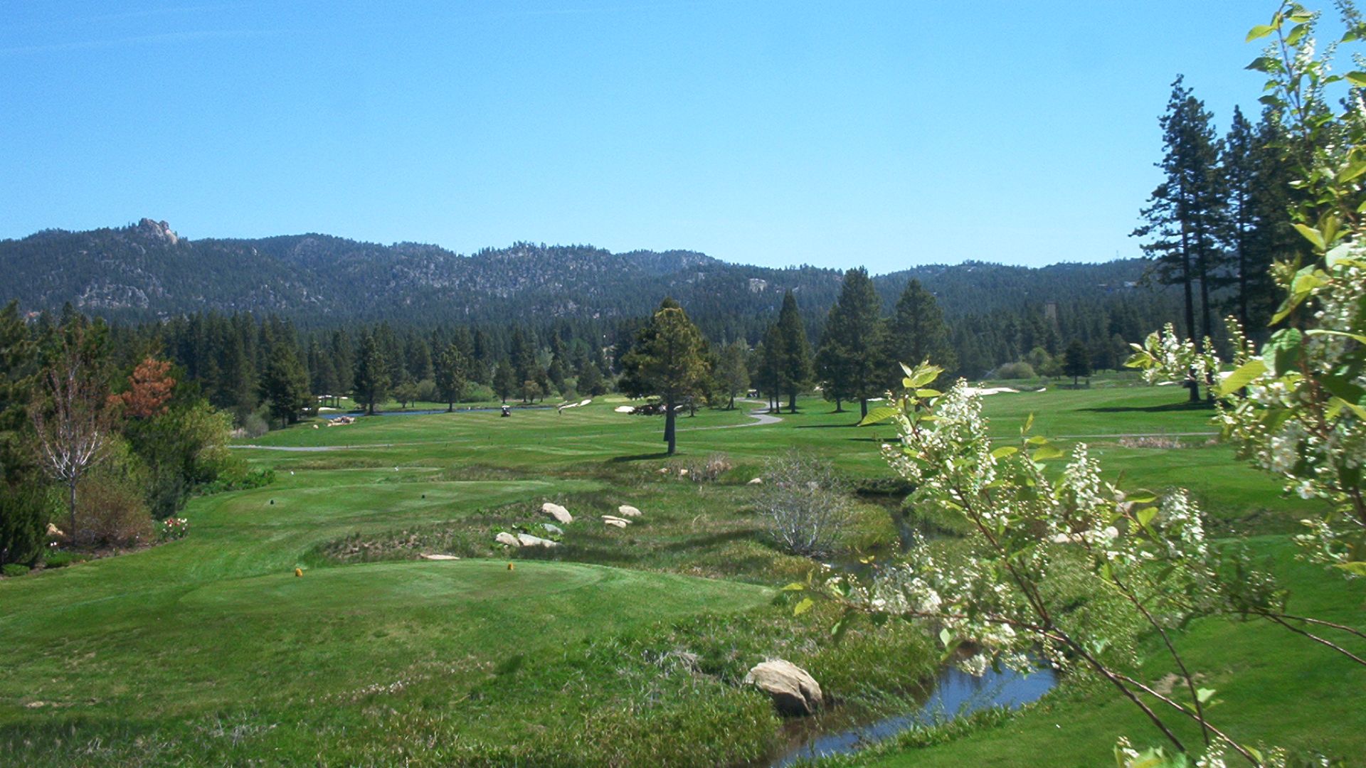 File:Lake tahoe golf course.jpg