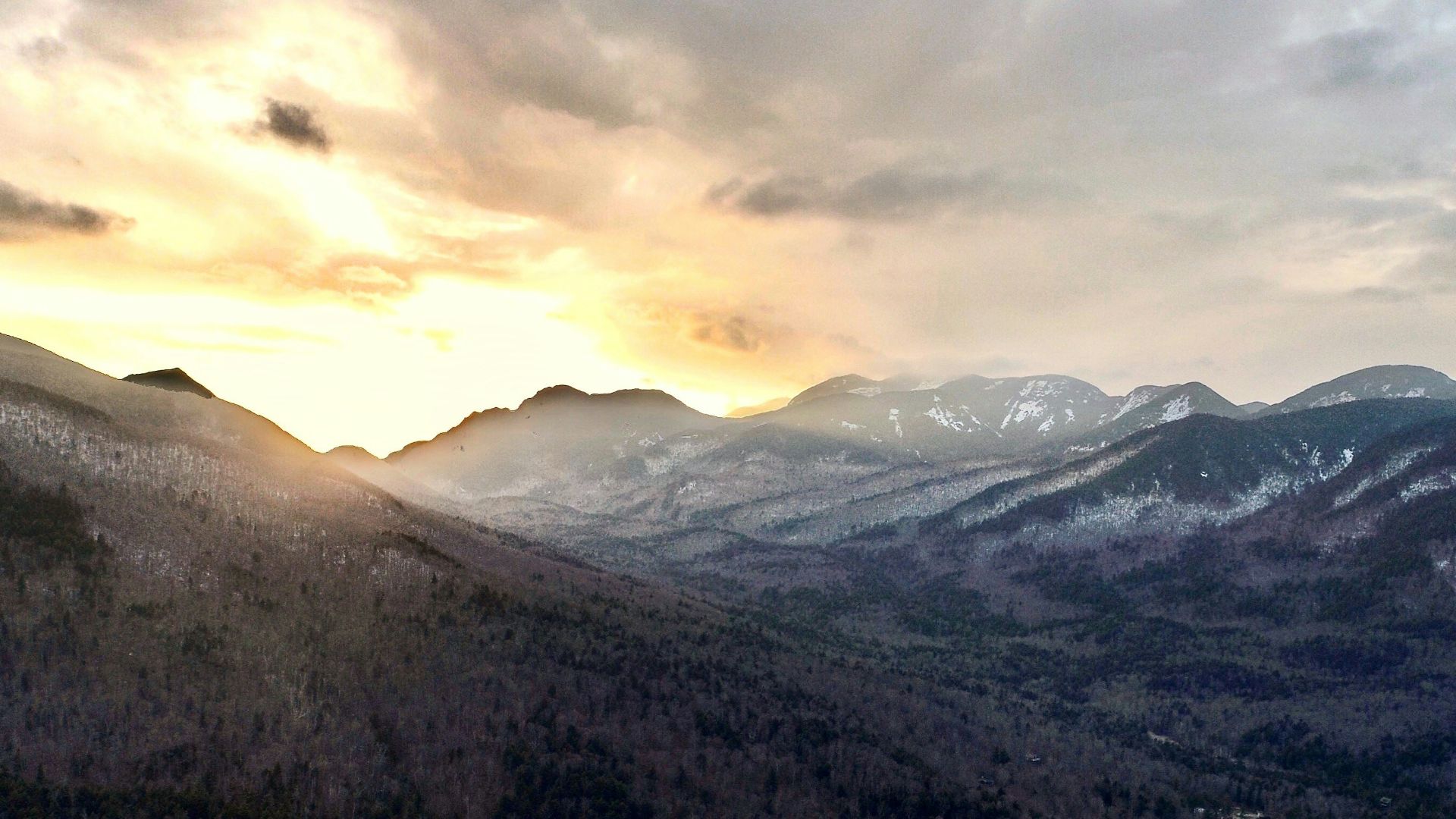 mountain scenery during sunrise