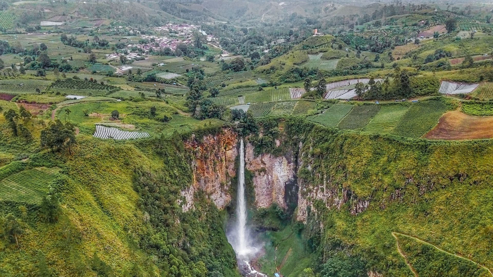 File:AIR TERJUN SIPISO-PISO (SUMUT).jpg
