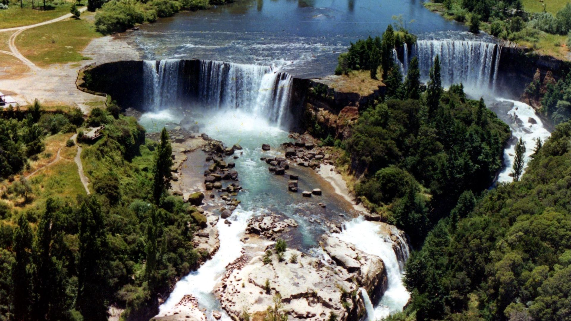 File:Salto del Laja 1.jpg