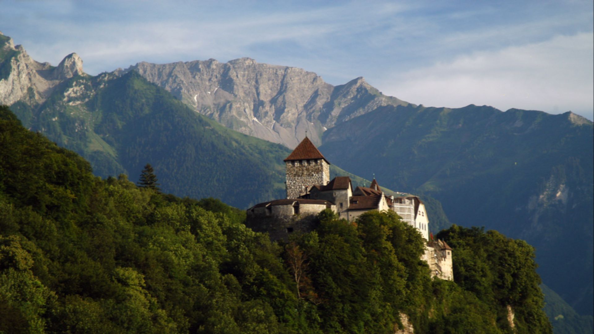 File:Schlossvaduz.jpg