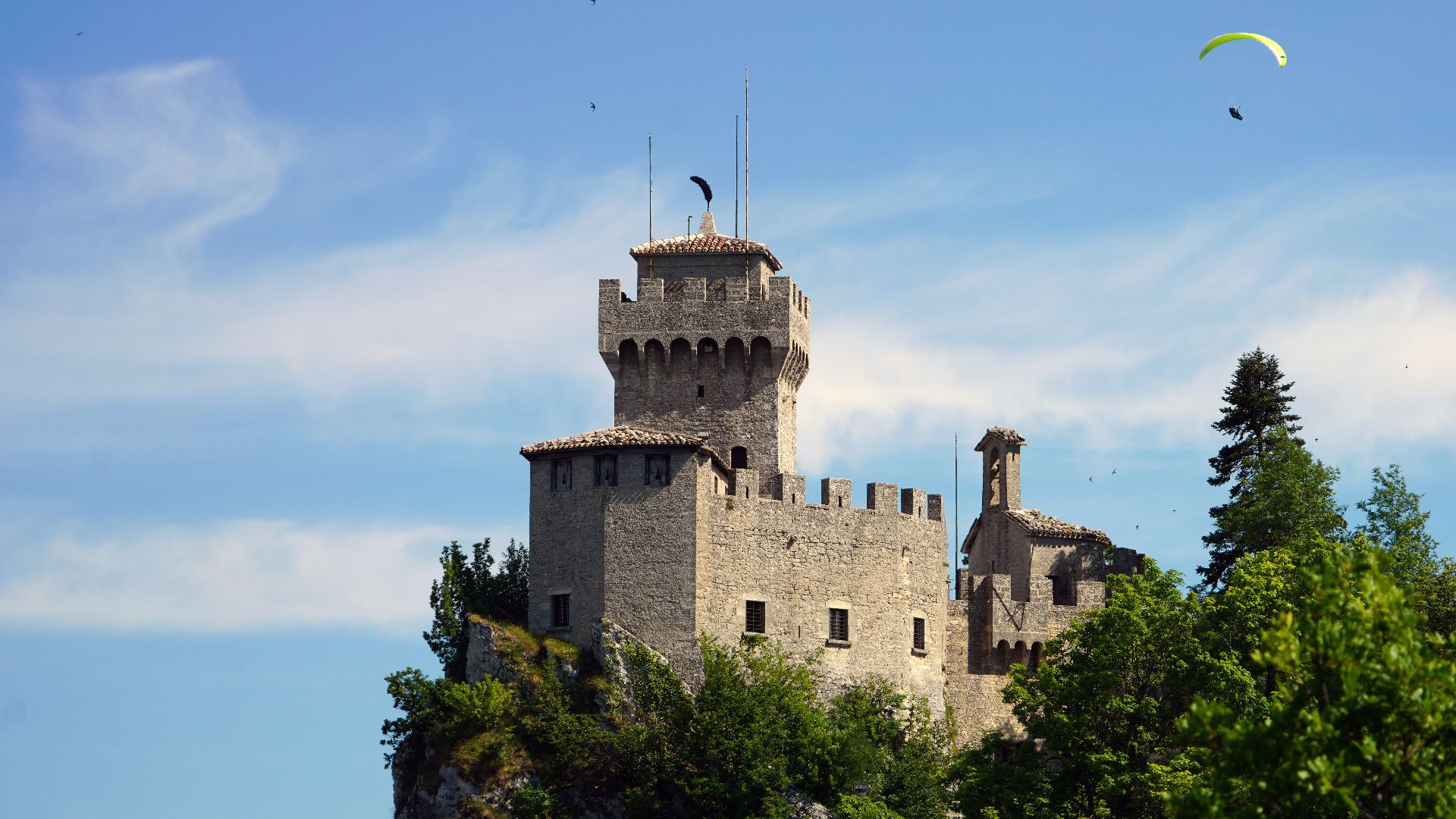 File:Second Tower in San Marino and Paragliding.jpg