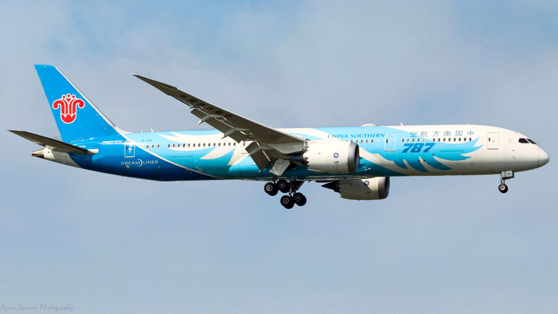 File:B-1128 - China Southern Airlines - Boeing 787-9 Dreamliner - 63982 - VGHS.jpg