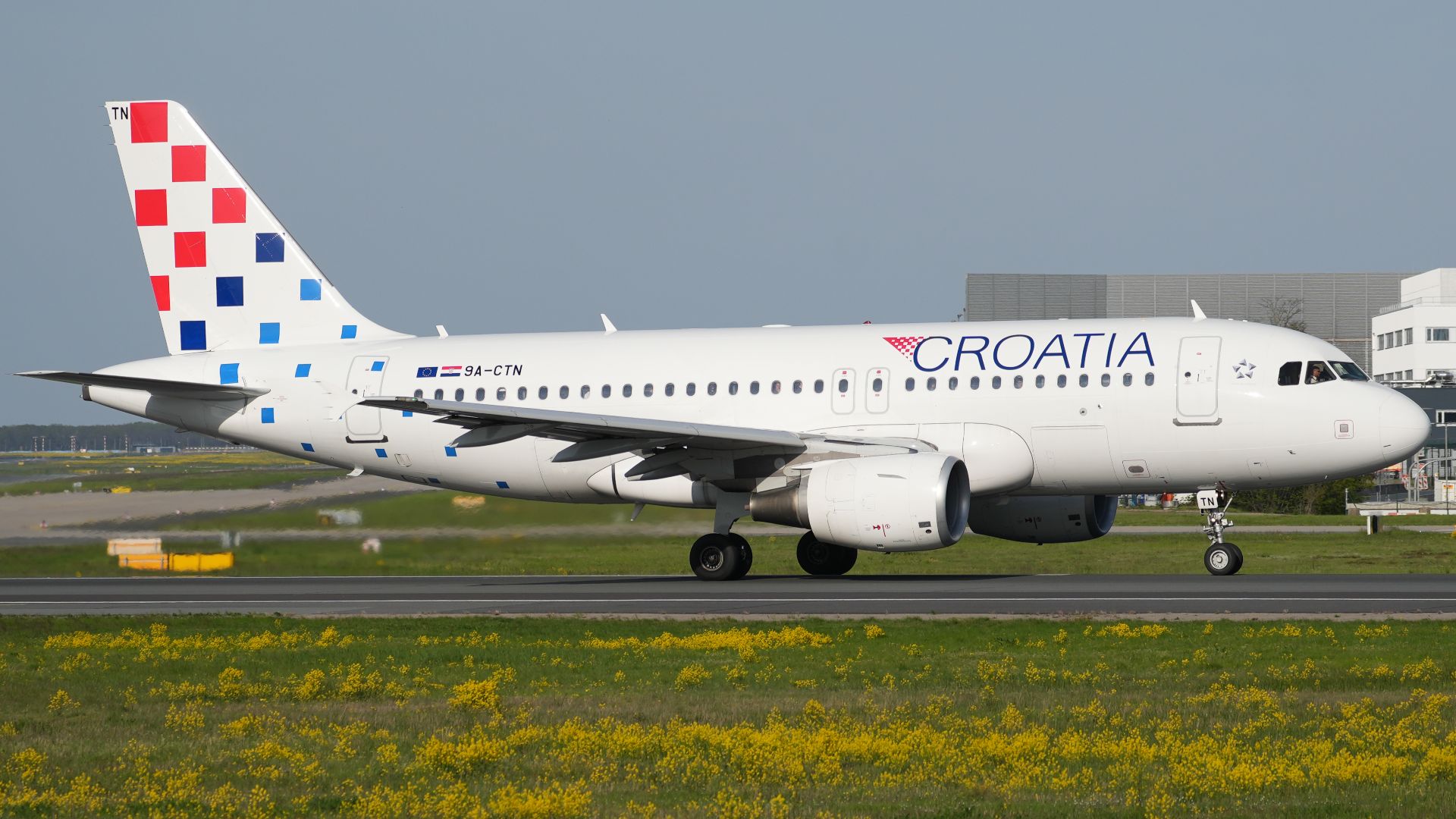 File:Frankfurt Airport Croatia Airlines Airbus A319-112 9A-CTN (DSC04330).jpg