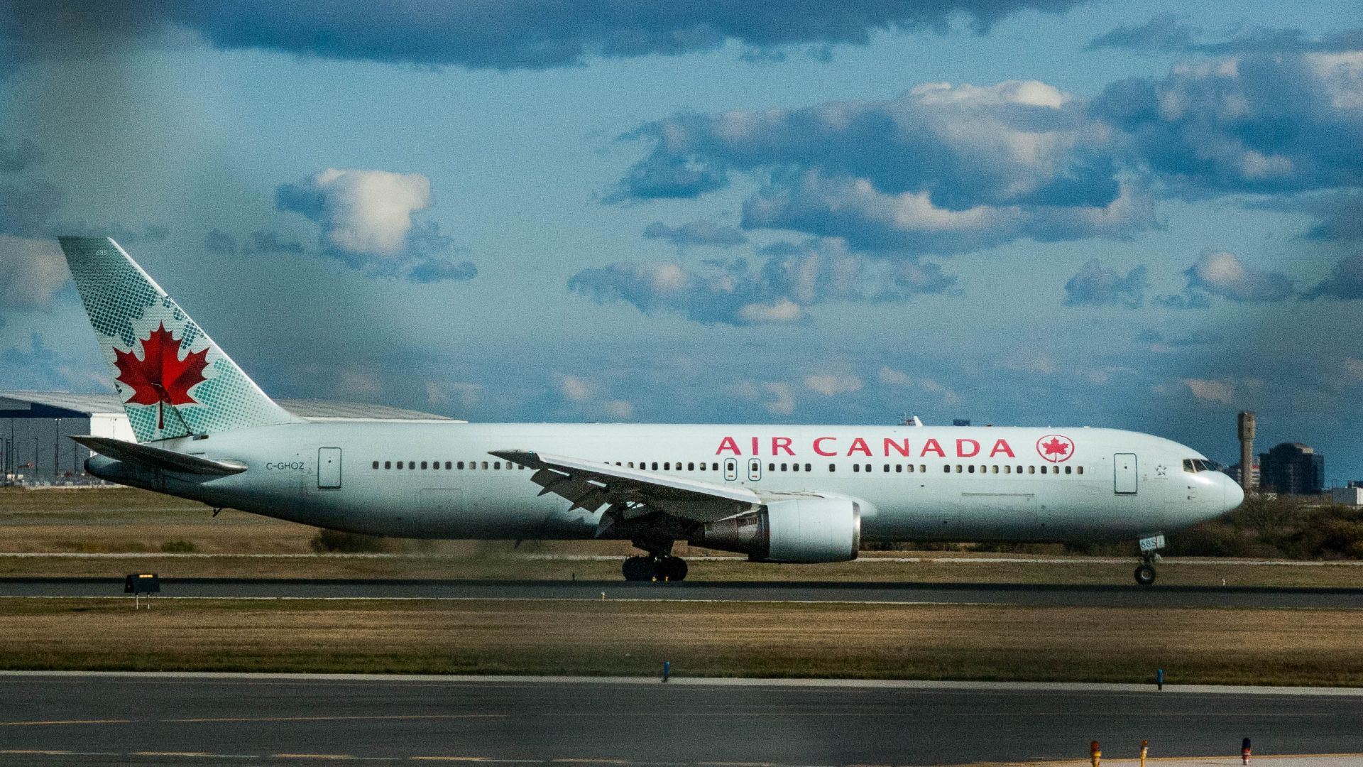 File:Air Canada B763 in Toronto.jpg