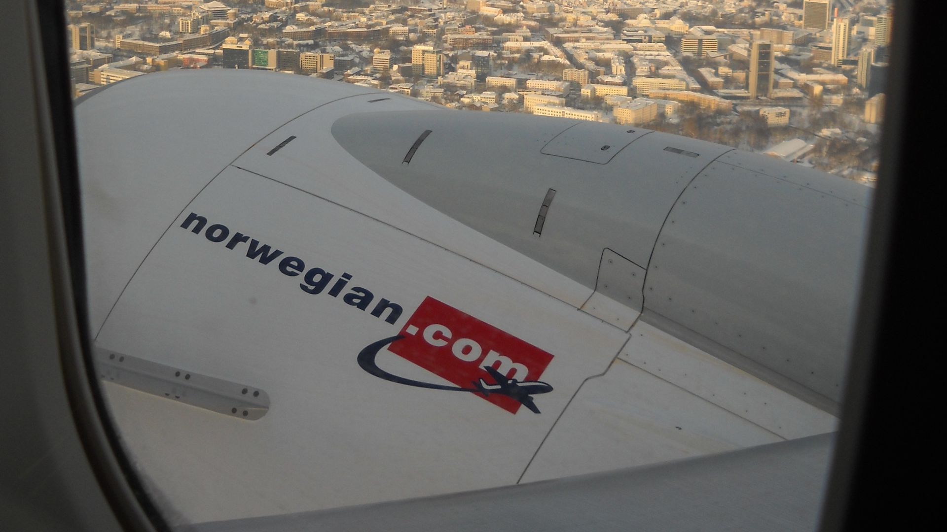 File:Boeing 737-800 from Norwegian Air Shuttle over Tallinn.jpg