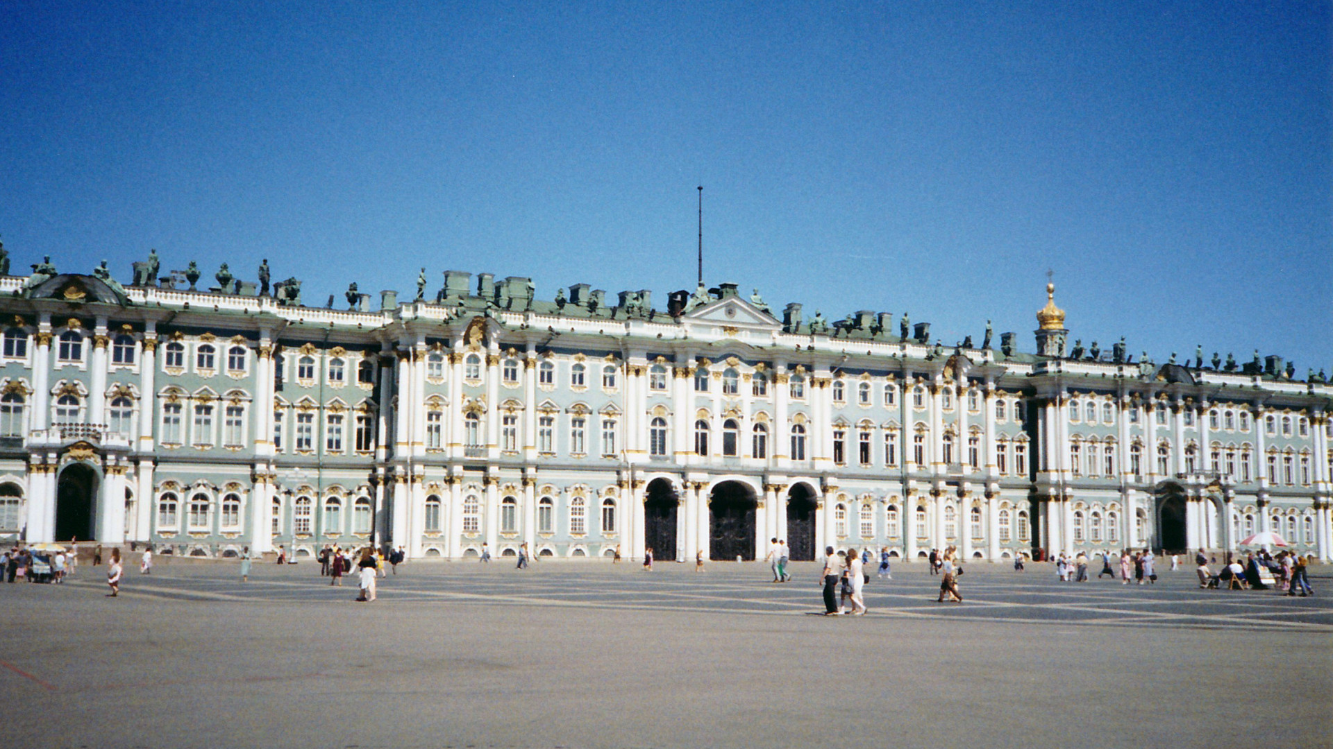 File:Hermitage, Leningrad (St. Petersburg).jpg