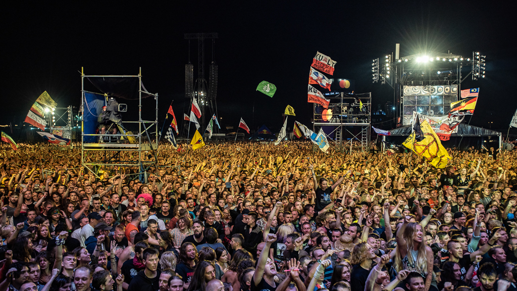 File:Audience at the Main Stage concert at night - Pol'and'Rock Festival 2019. photo by Łukasz Widziszowski 02.jpg