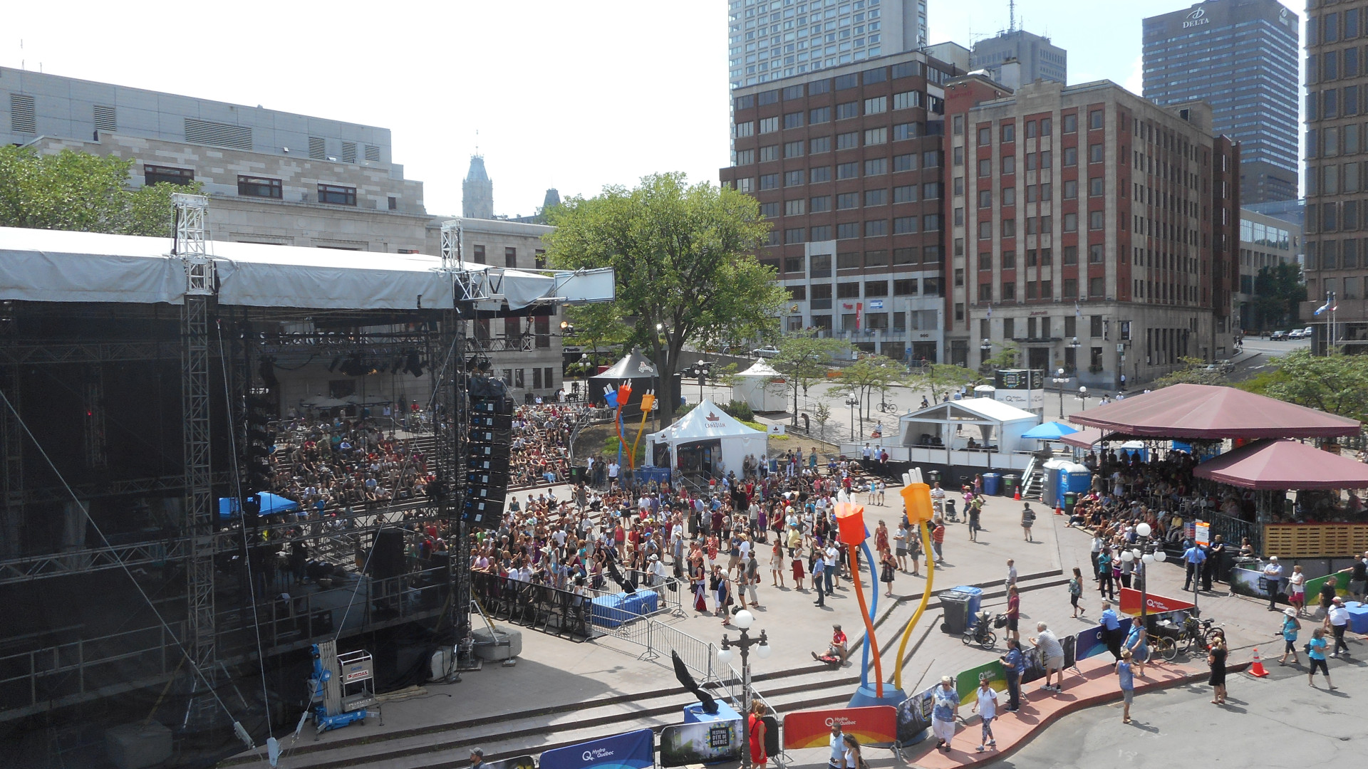 File:Festival d ete de Quebec, place D Youville.jpg