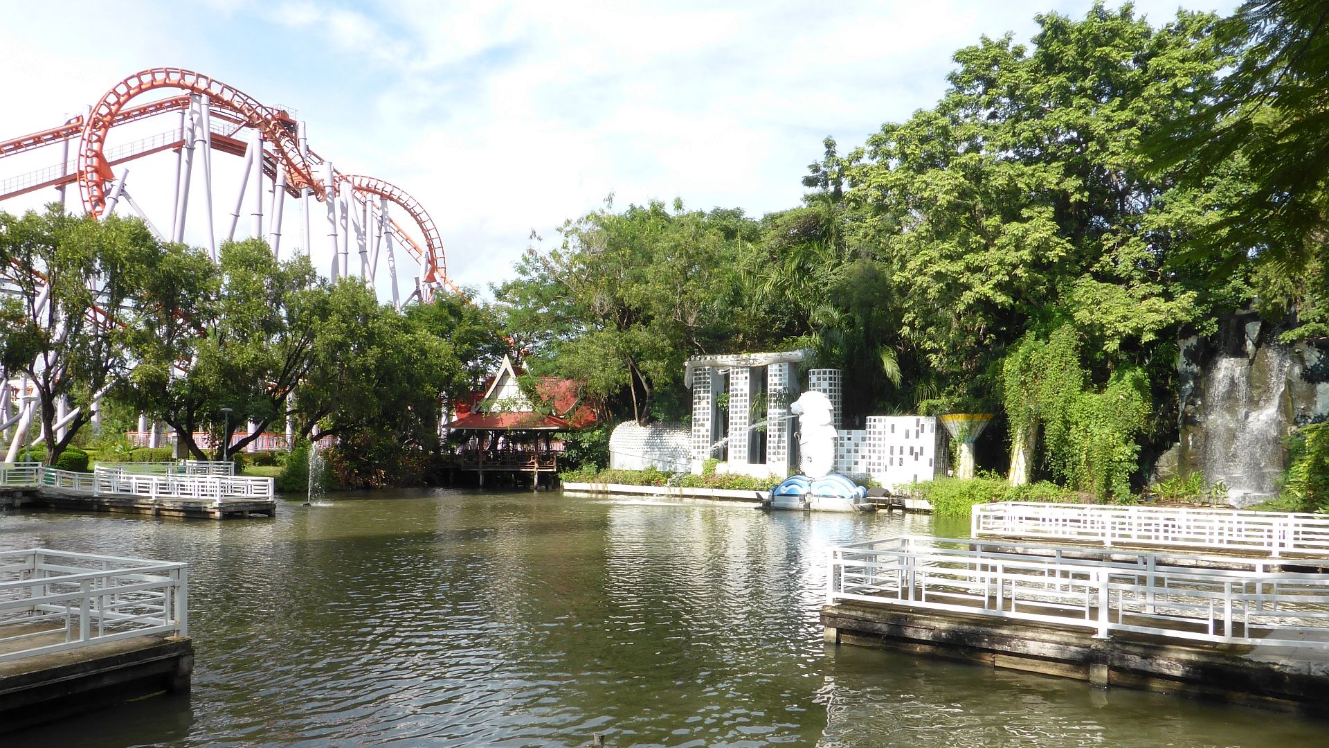 File:2016111006 Siam Park City (Bangkok) W.jpg