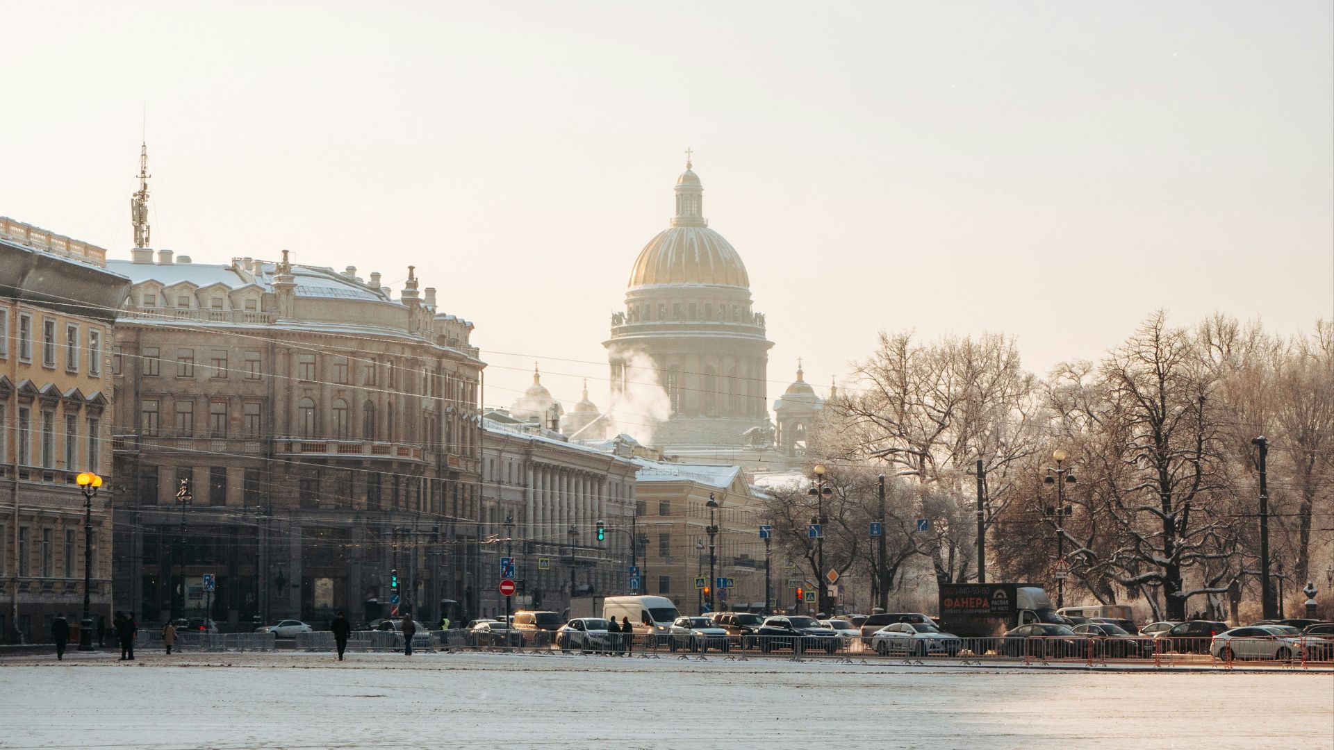 a large building with a dome on top of it